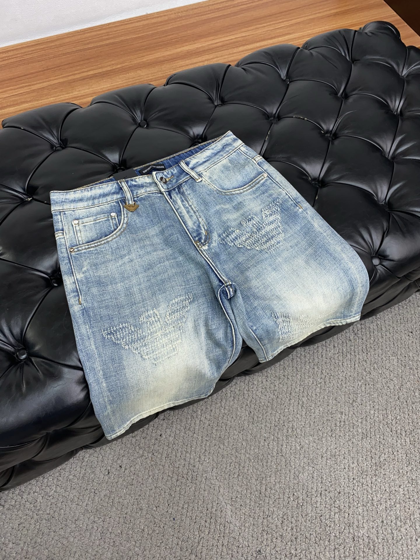 Amani’s 25-Year Spring-and-Summer Rectangular Jeans: Clean-Cut, Urban, Top-Activated Fashion Statement - 图片 7