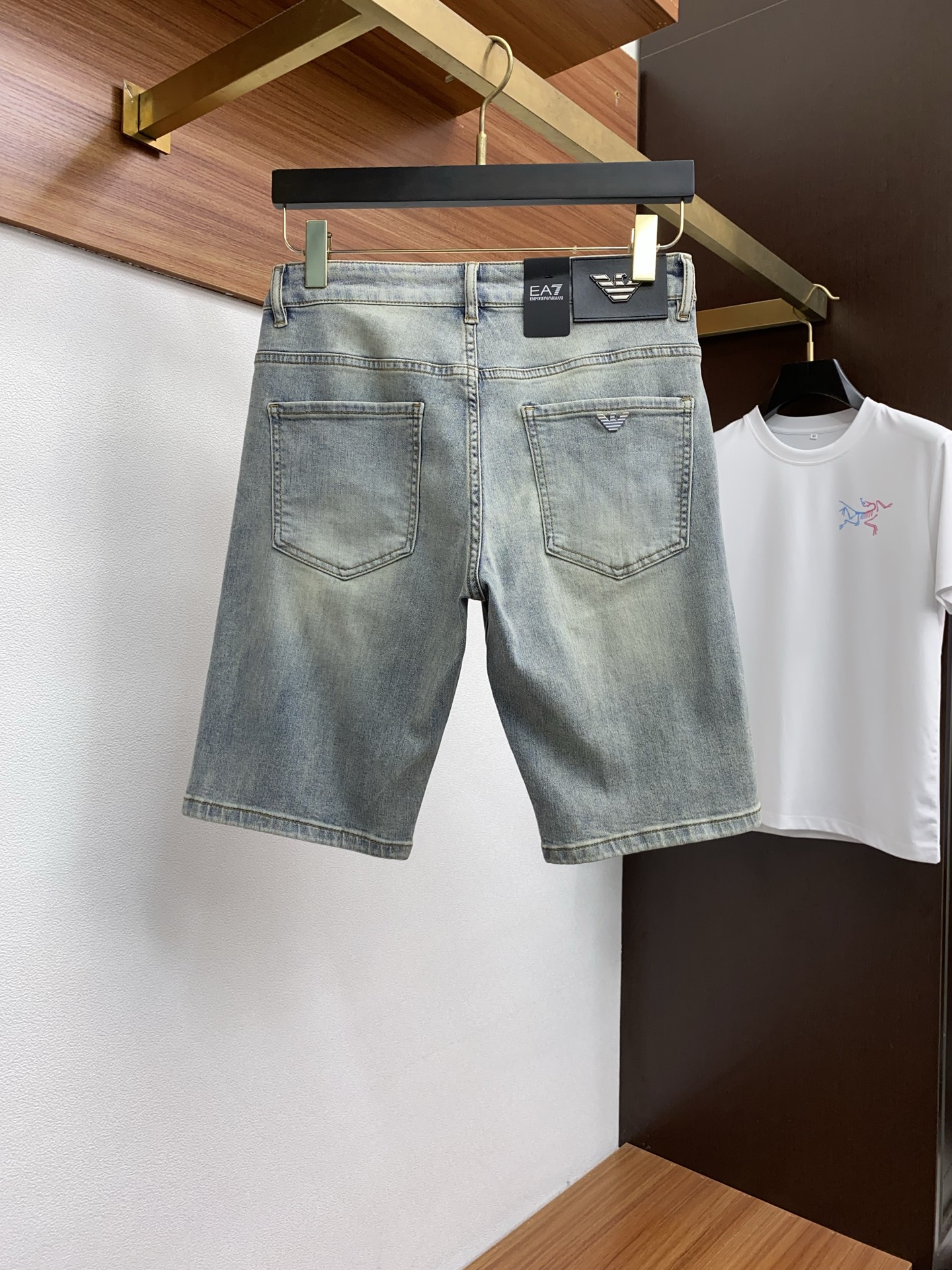 P530 Amani’s 25-Year Spring-and-Summer Rectangular Jeans: Top-Activated Urban Style - 图片 8