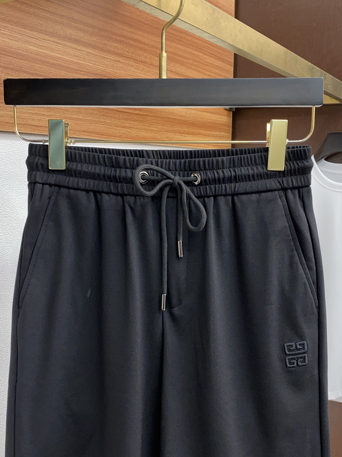 “GVG 2025 Summer Leisure Shorts: Fast-Dry Fabric, Tailored Embroidery, Comfortable Sensory Sheds” - 图片 2