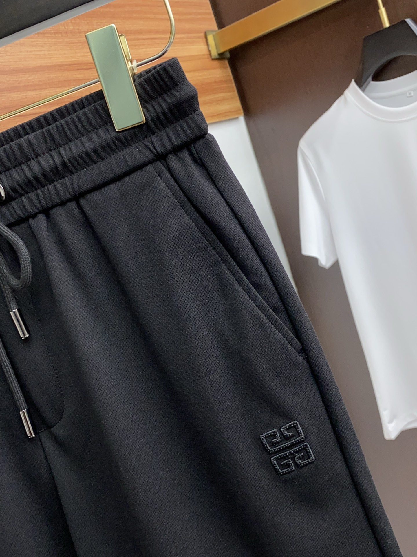 “GVG 2025 Summer Leisure Shorts: Fast-Dry Fabric, Tailored Embroidery, Comfortable Sensory Sheds” - 图片 3