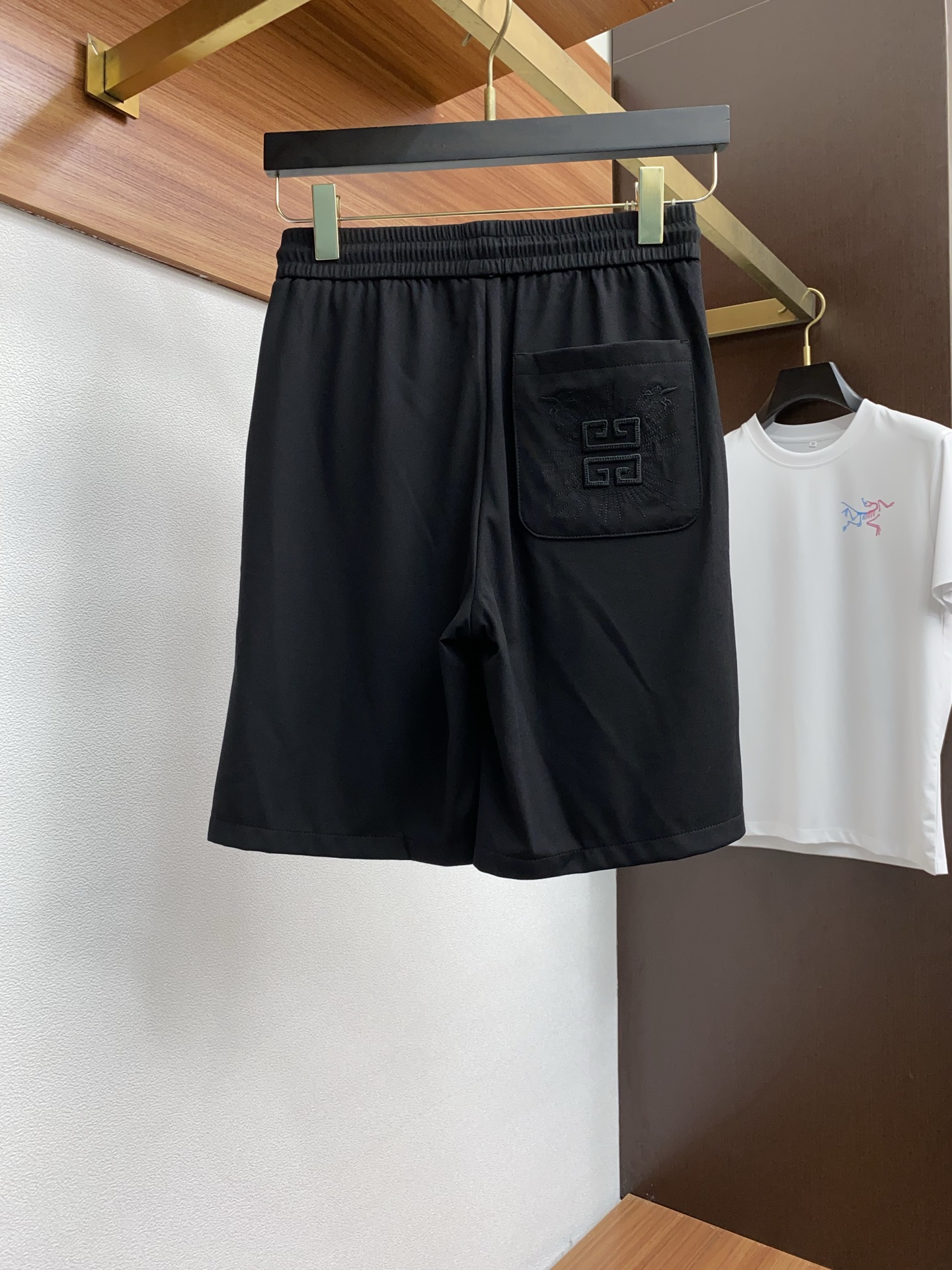 “GVG 2025 Summer Leisure Shorts: Fast-Dry Fabric, Tailored Embroidery, Comfortable Sensory Sheds” - 图片 8