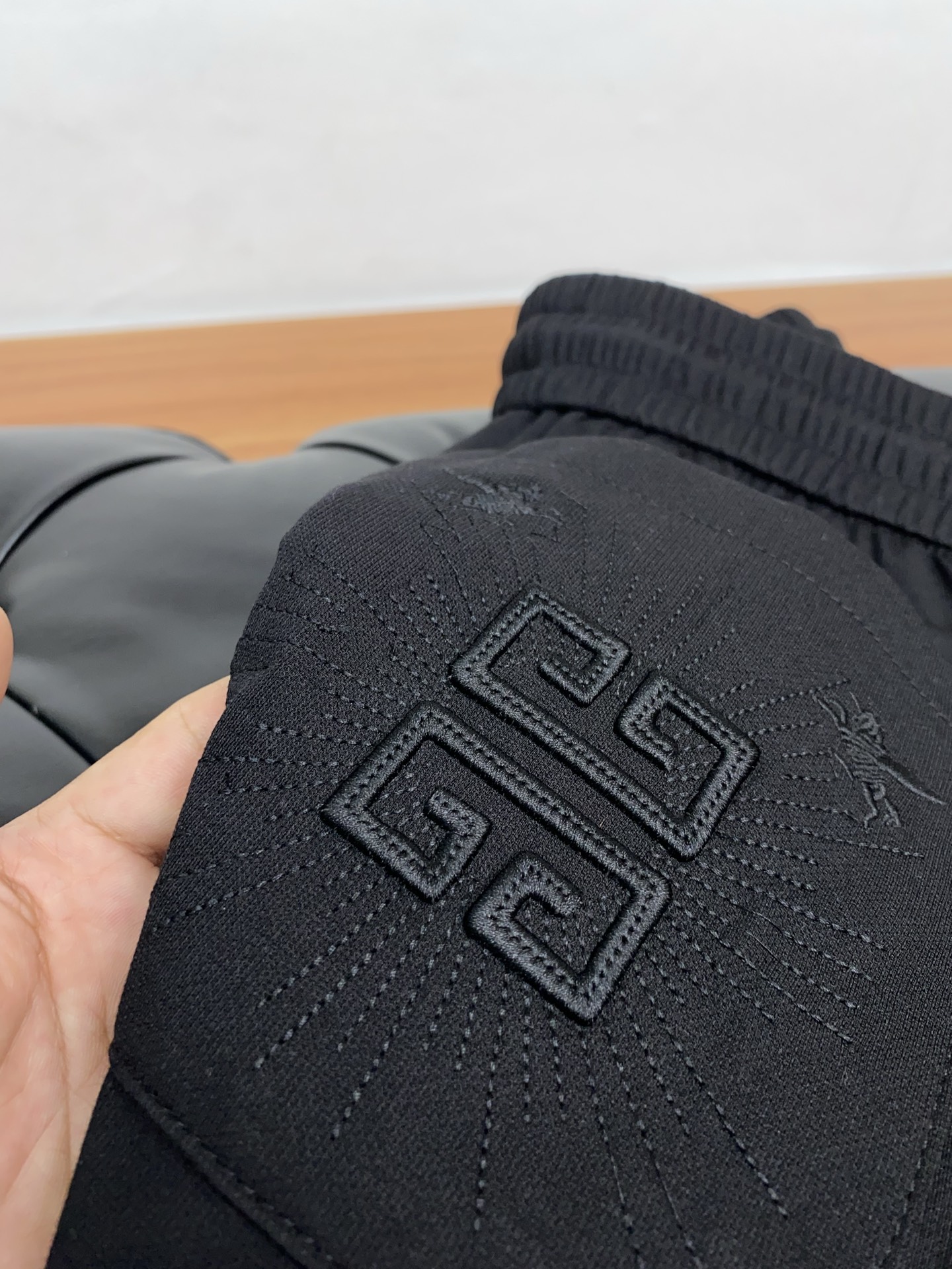 “GVG 2025 Summer Leisure Shorts: Fast-Dry Fabric, Tailored Embroidery, Comfortable Sensory Sheds” - 图片 6