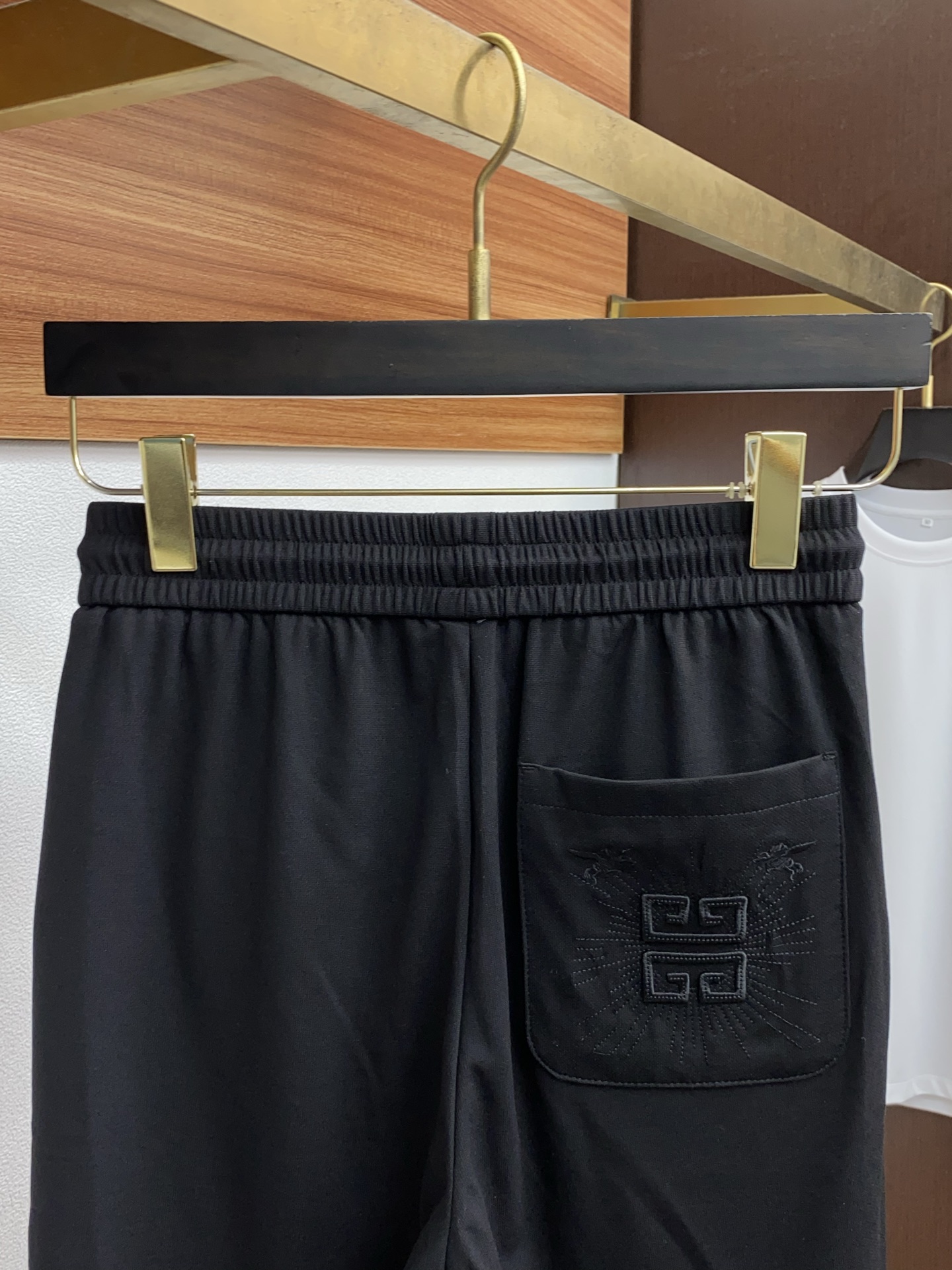 “GVG 2025 Summer Leisure Shorts: Fast-Dry Fabric, Tailored Embroidery, Comfortable Sensory Sheds” - 图片 9