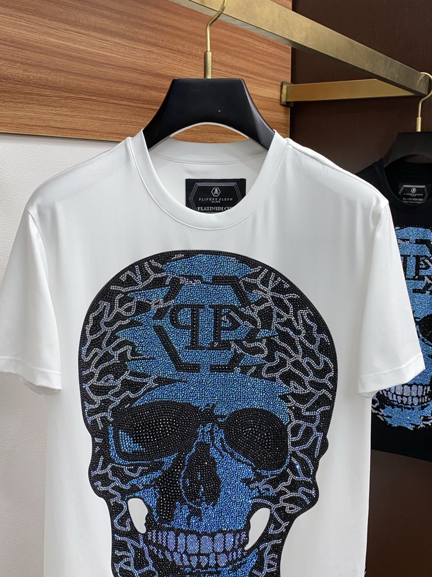 2025 New Classic LOGO T-shirt: Silk-Skinned, Cozy, Tailored Design for Men and Women - 图片 2
