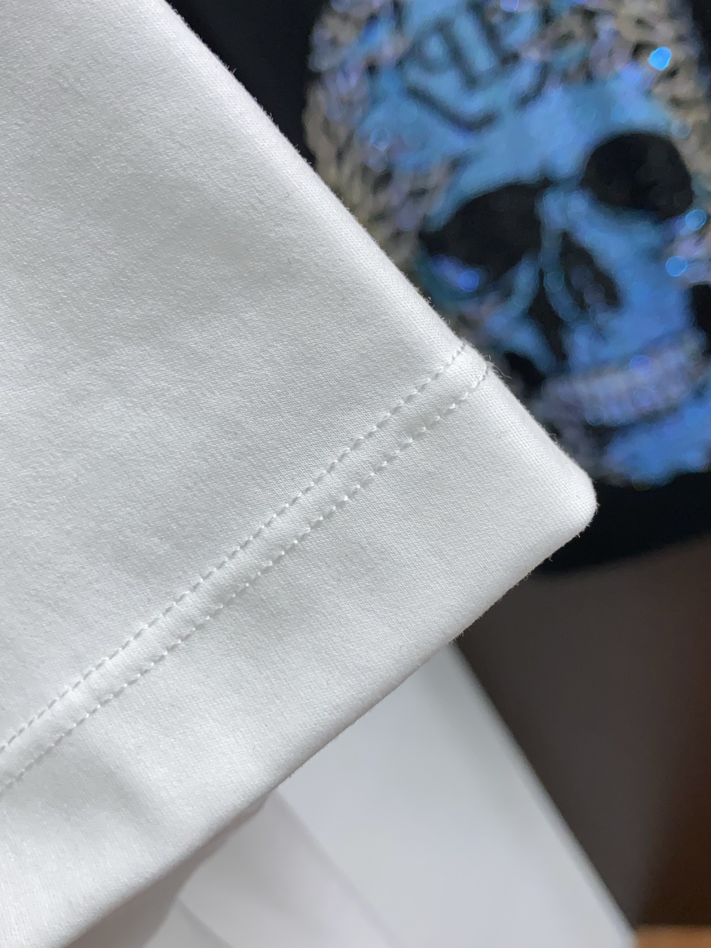 2025 New Classic LOGO T-shirt: Silk-Skinned, Cozy, Tailored Design for Men and Women - 图片 5