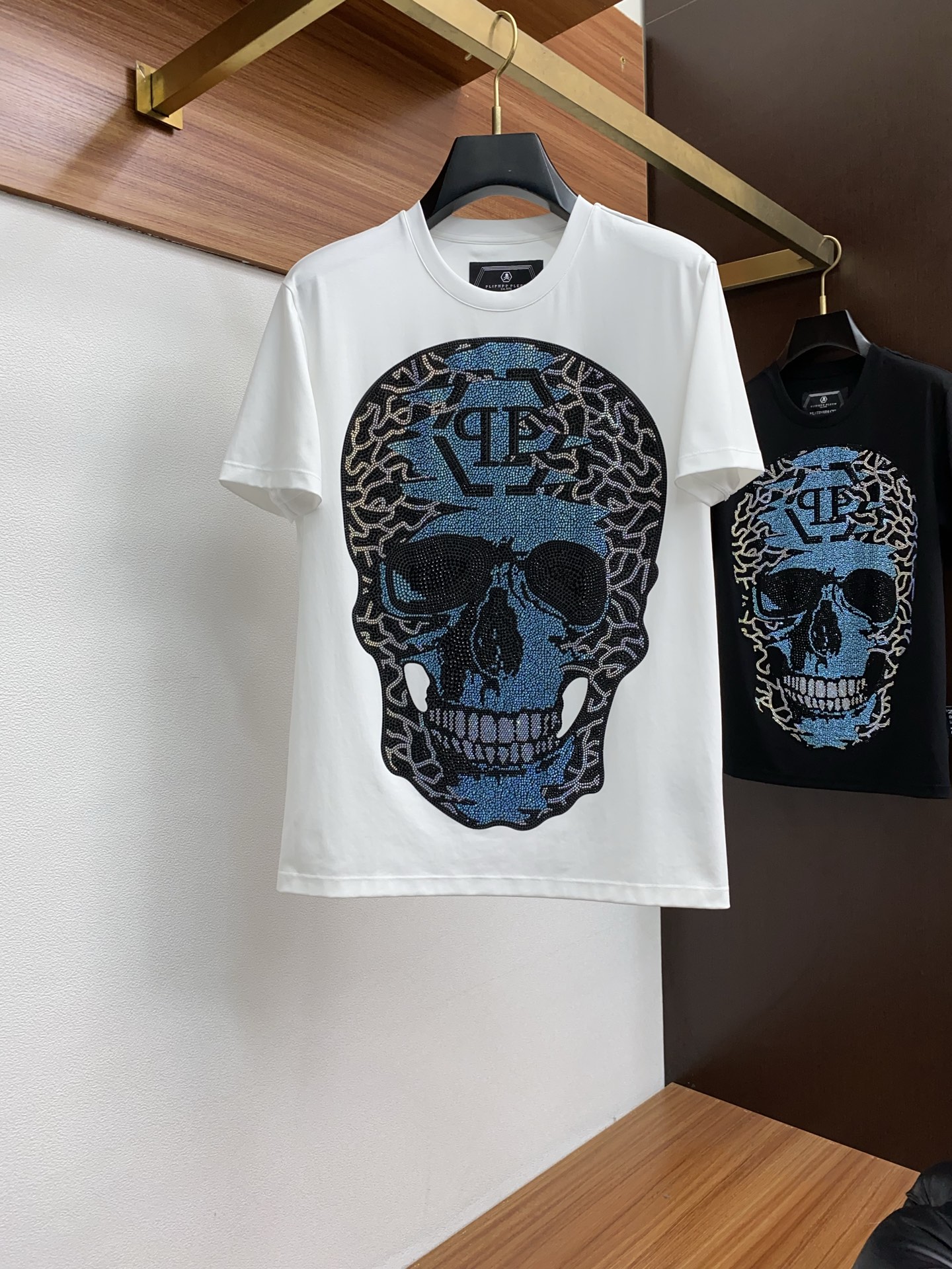 2025 New Classic LOGO T-shirt: Silk-Skinned, Cozy, Tailored Design for Men and Women