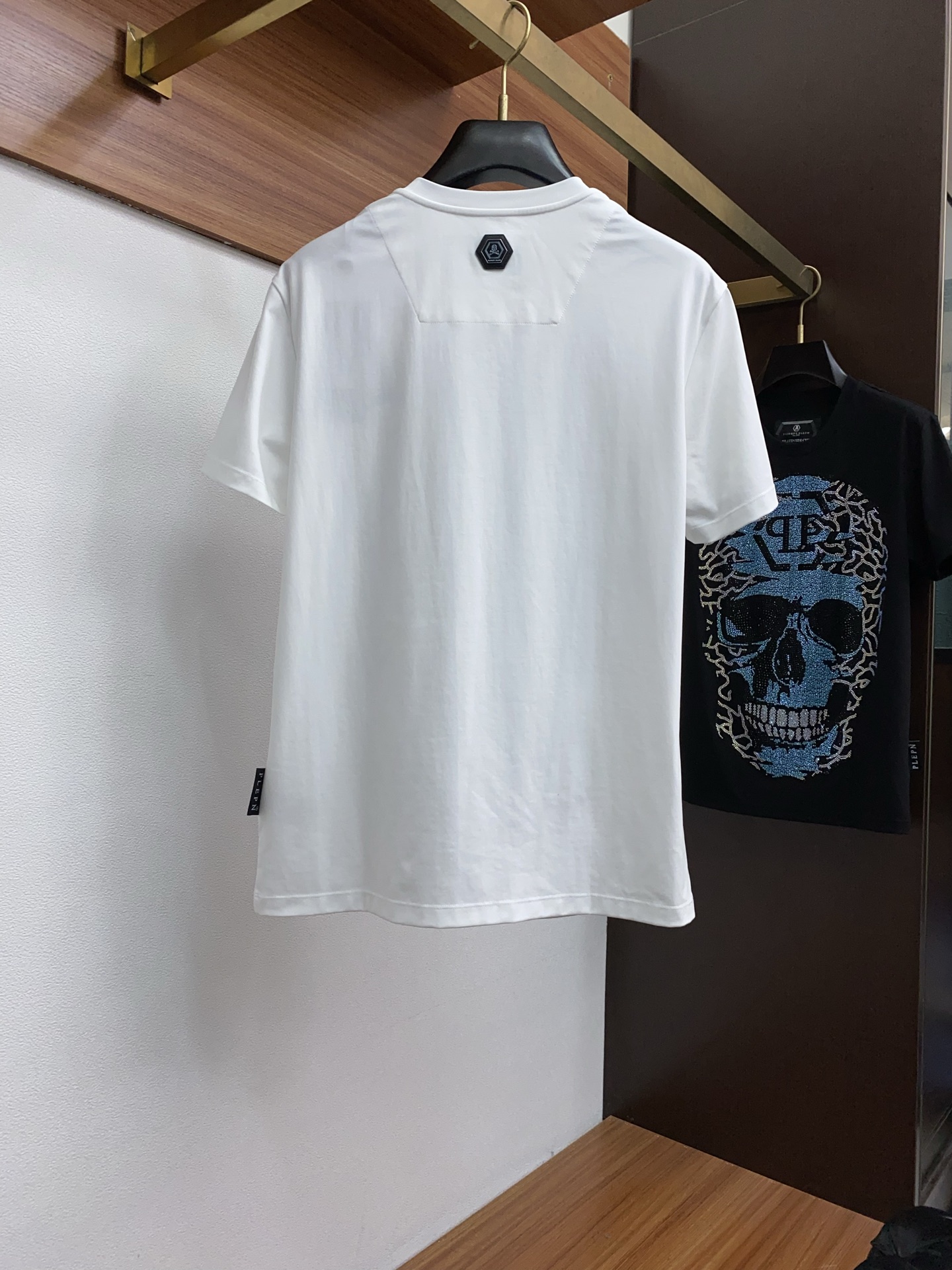 2025 New Classic LOGO T-shirt: Silk-Skinned, Cozy, Tailored Design for Men and Women - 图片 9