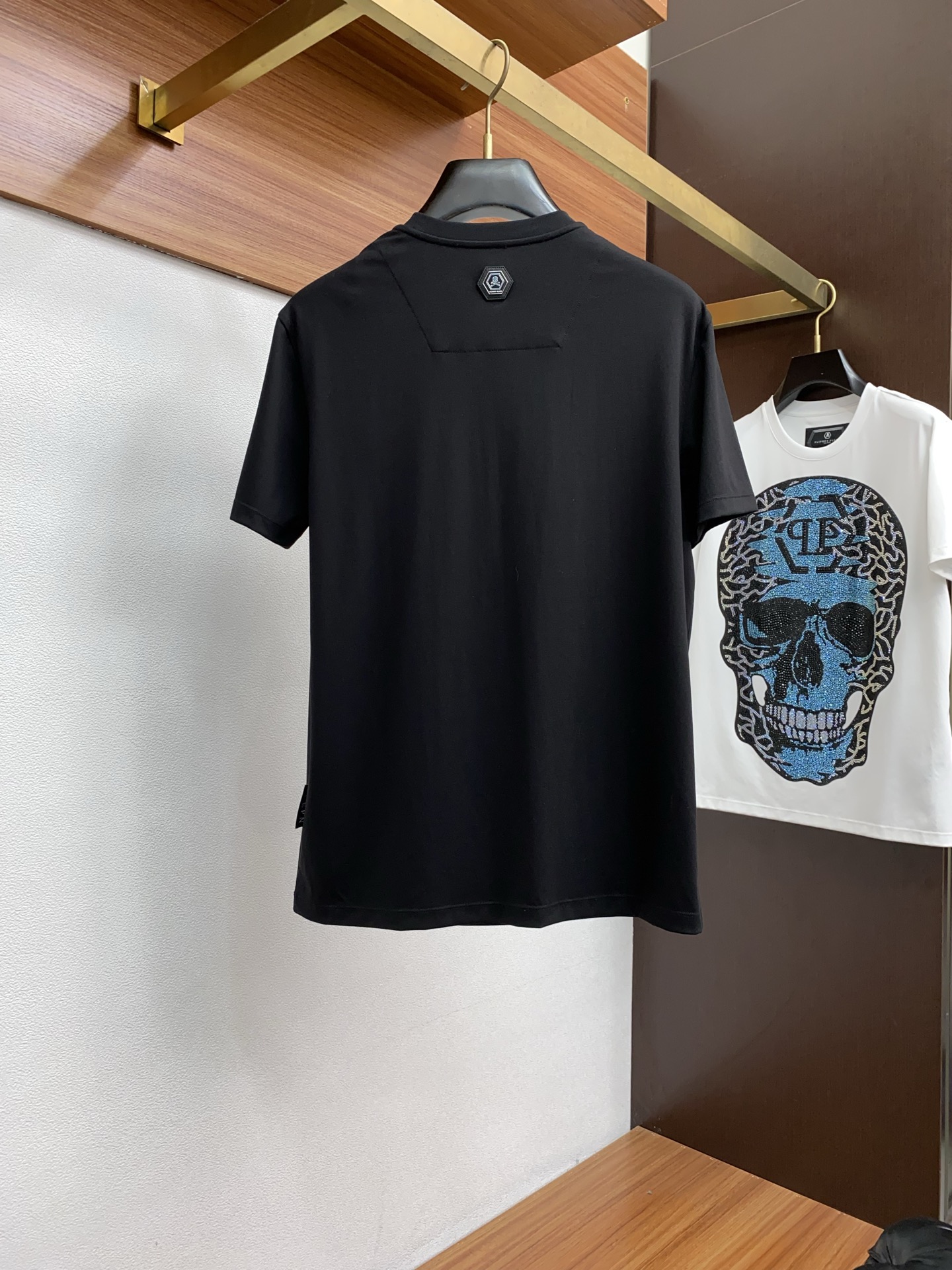 “2025 New Classic LOGO T-shirt: Silk-Skinned, Cozy, Unisex Design in Various Sizes” - 图片 9