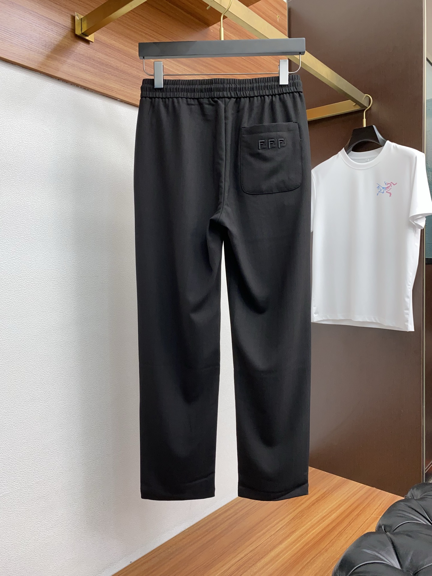 High-End Urban Leisure Pocket: Spring/Summer 2025 Fashion Trends in Leather Handbags - 图片 8