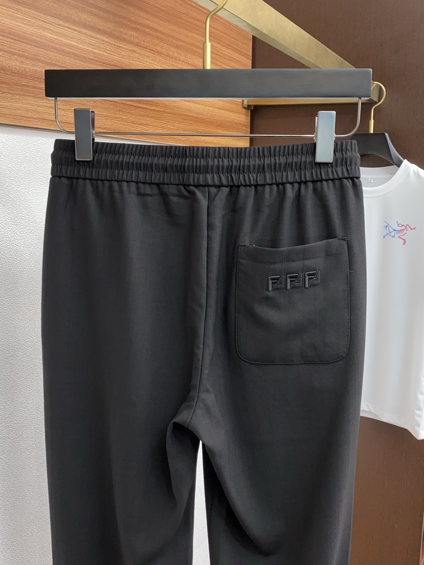 High-End Urban Leisure Pocket: Spring/Summer 2025 Fashion Trends in Leather Handbags - 图片 9