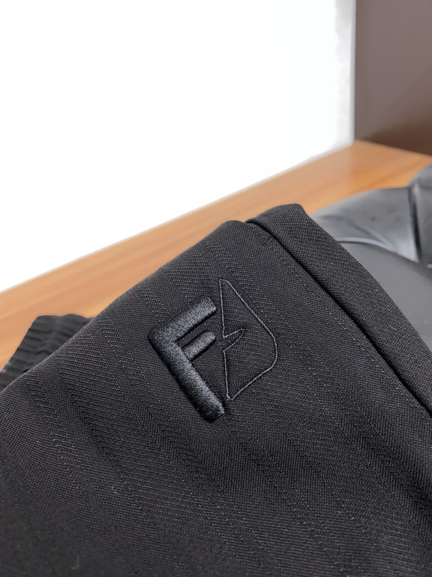 High-End Urban Leisure Pocket: Spring/Summer 2025 Fashion Trends in Leather Handbags - 图片 4