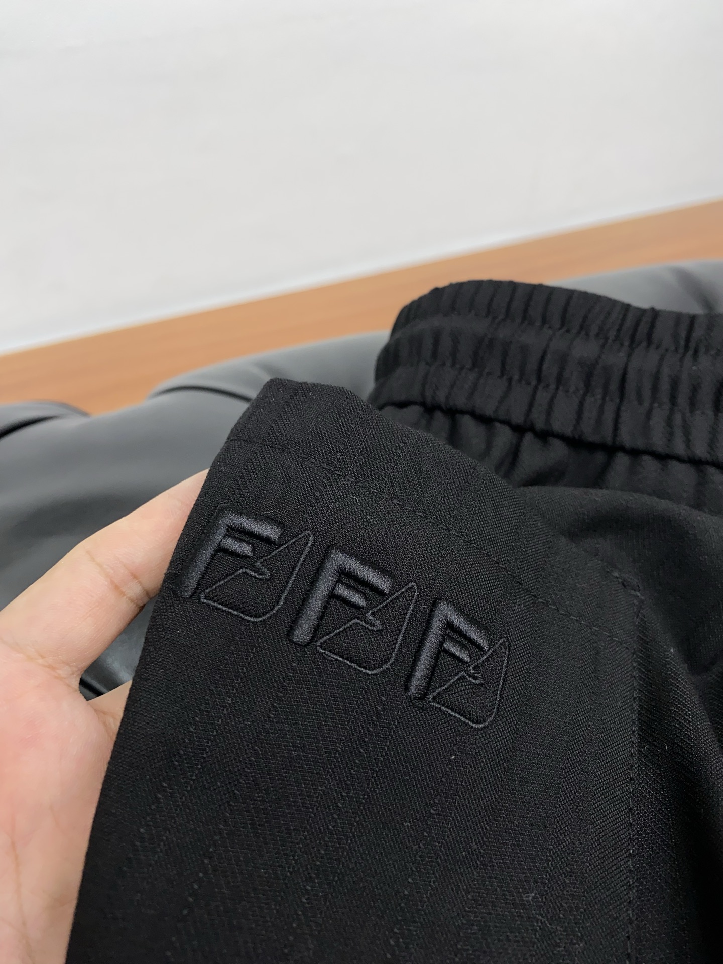 High-End Urban Leisure Pocket: Spring/Summer 2025 Fashion Trends in Leather Handbags - 图片 5