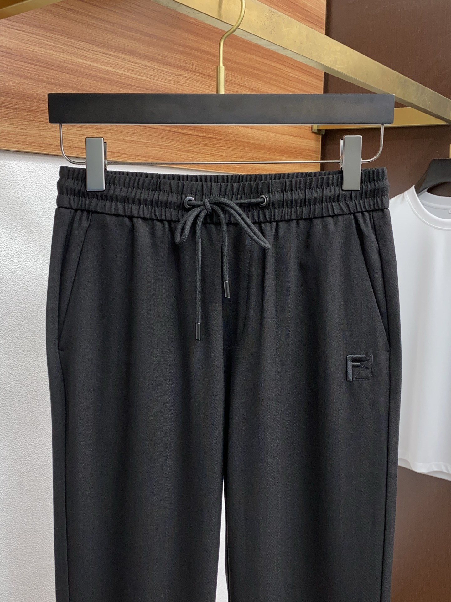 High-End Urban Leisure Pocket: Spring/Summer 2025 Fashion Trends in Leather Handbags - 图片 3