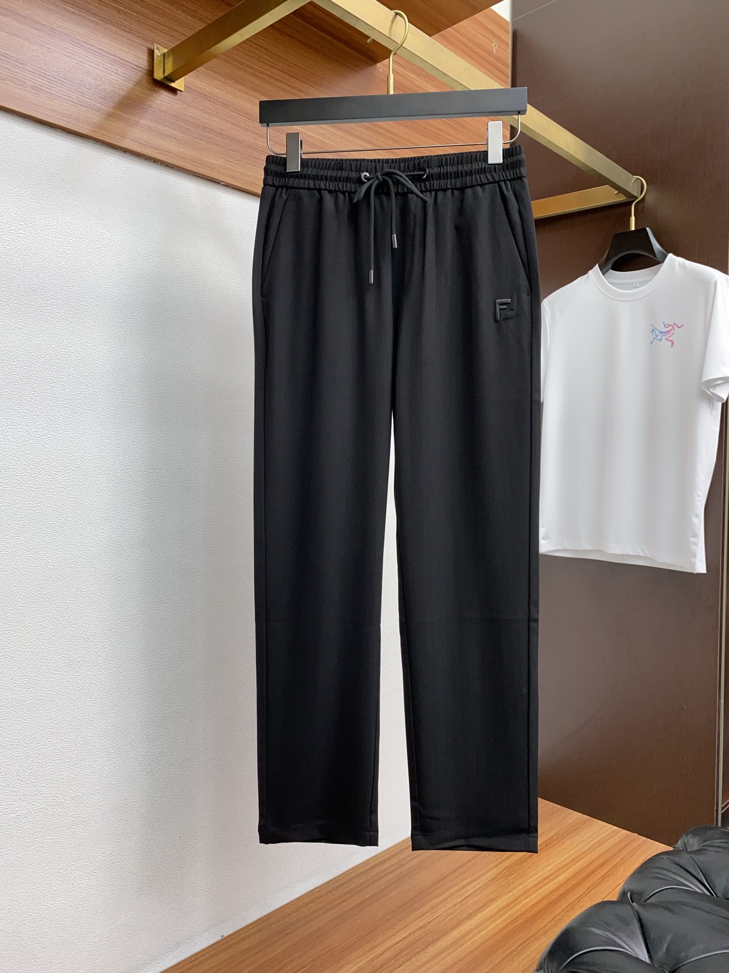 High-End Urban Leisure Pocket: Spring/Summer 2025 Fashion Trends in Leather Handbags - 图片 2