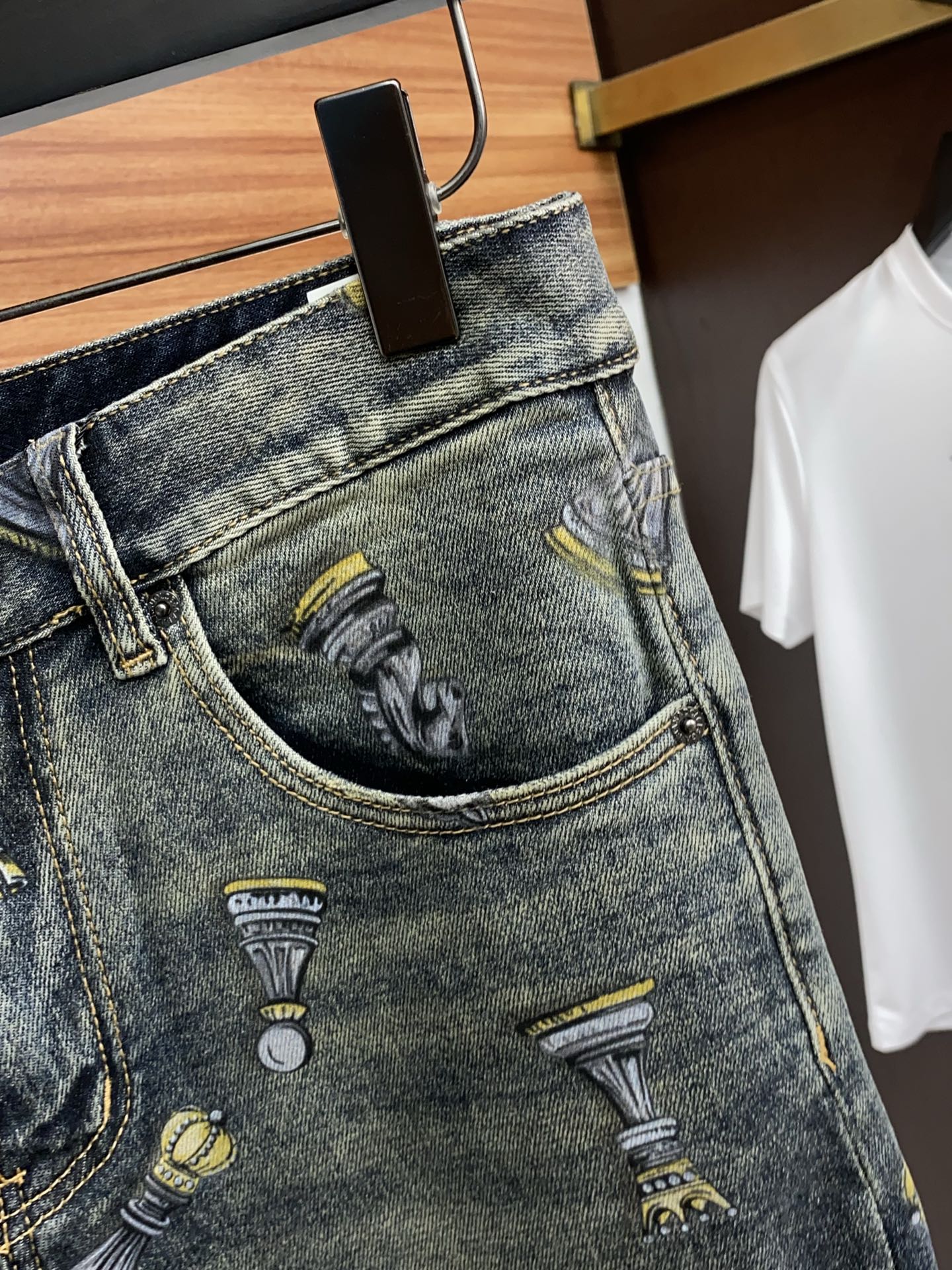 Men’s Cowboy Shorts: Original Cloth Wash with Unique Water-washing Surfaces and High-quality Materials. - 图片 3