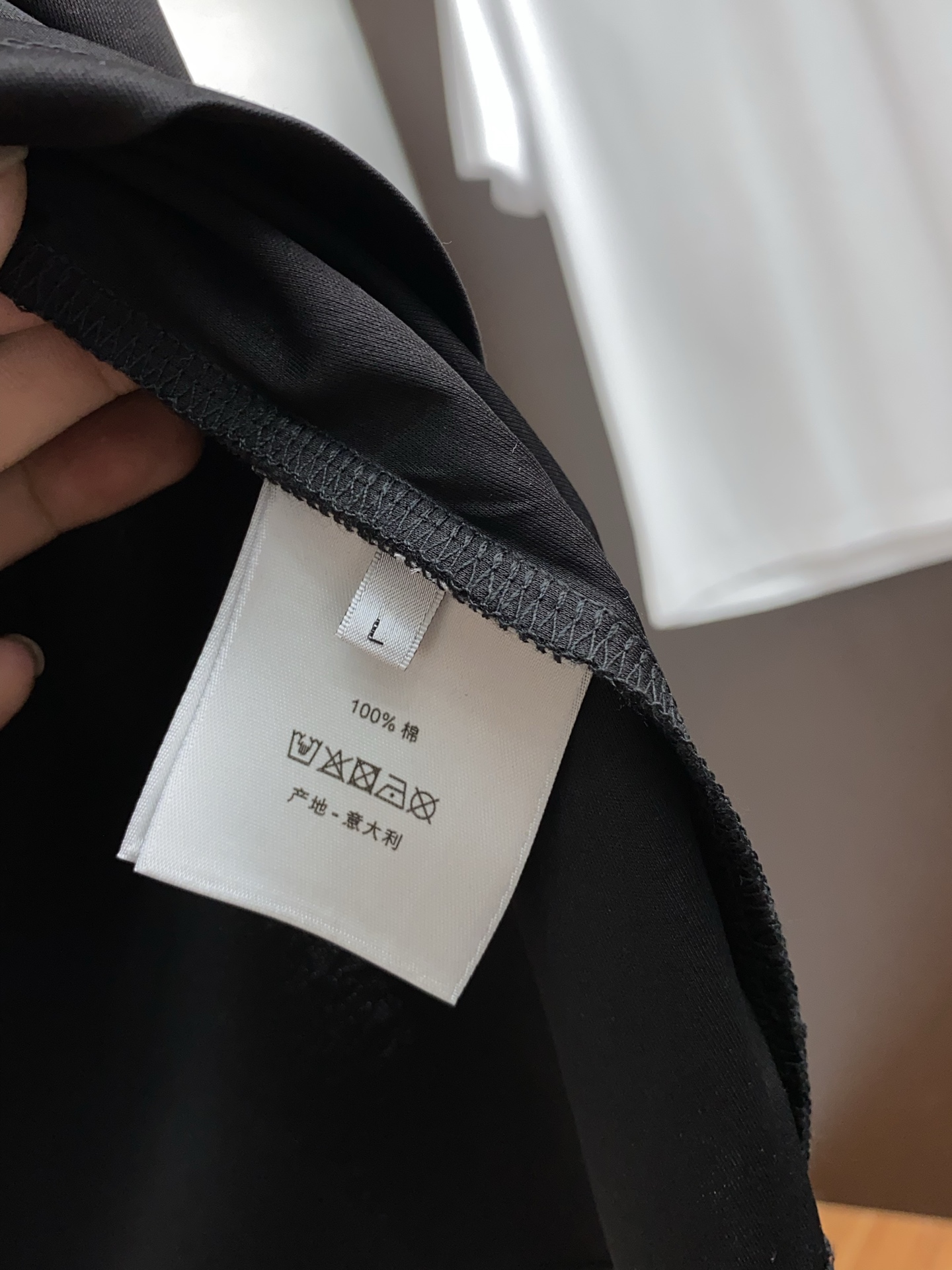  迪奥 2025春夏新款首发专柜最新款圆领短袖 高端订制 设计前卫时尚！品牌logo重工艺设计 高端定制