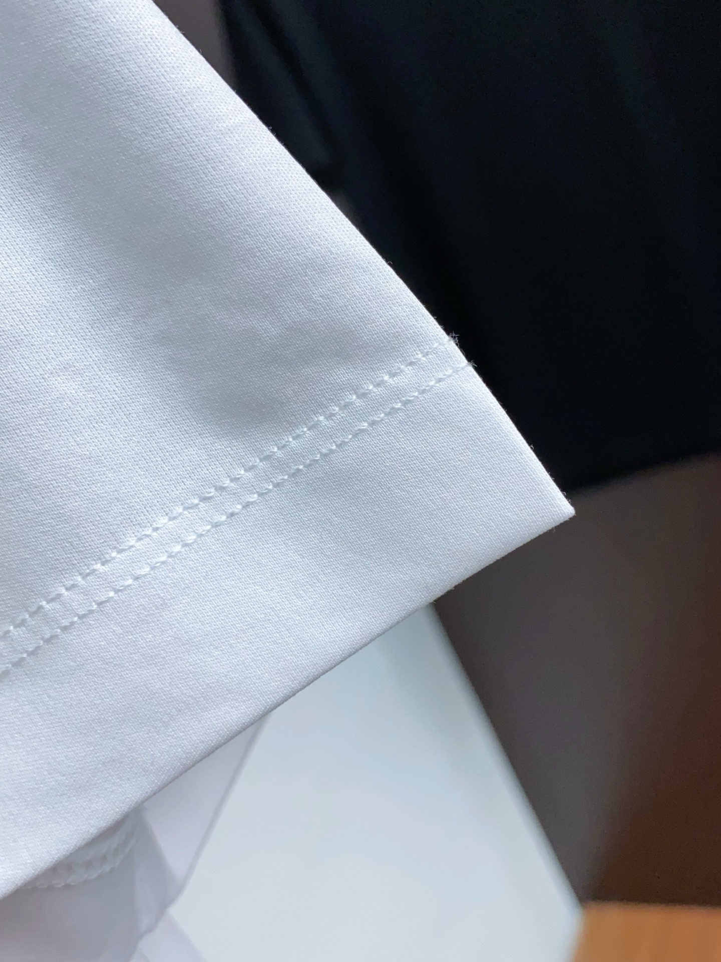  迪奥 2025春夏新款首发专柜最新款圆领短袖 高端订制 设计前卫时尚！品牌logo重工艺设计 高端定制