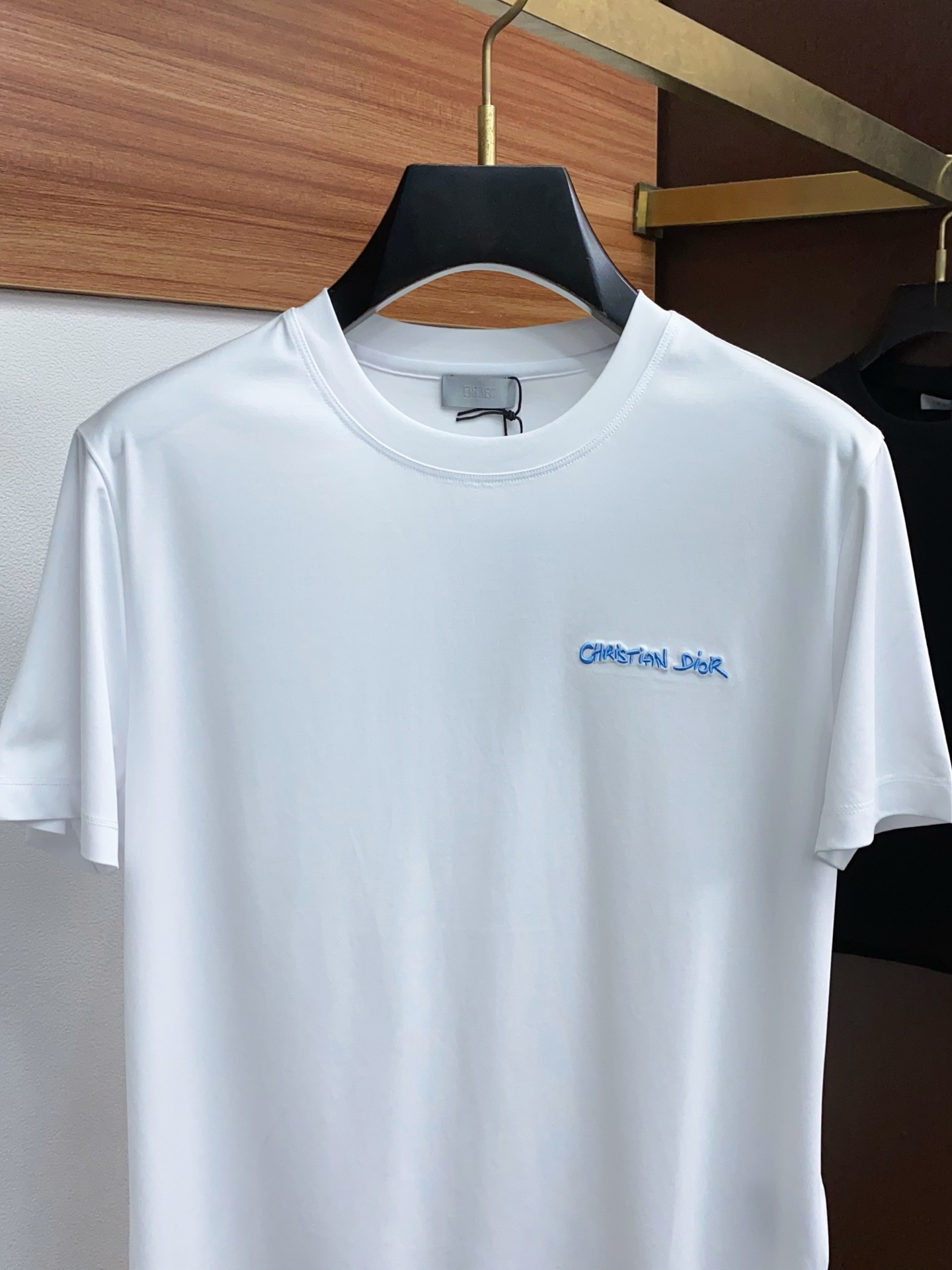  迪奥 2025春夏新款首发专柜最新款圆领短袖 高端订制 设计前卫时尚！品牌logo重工艺设计 高端定制