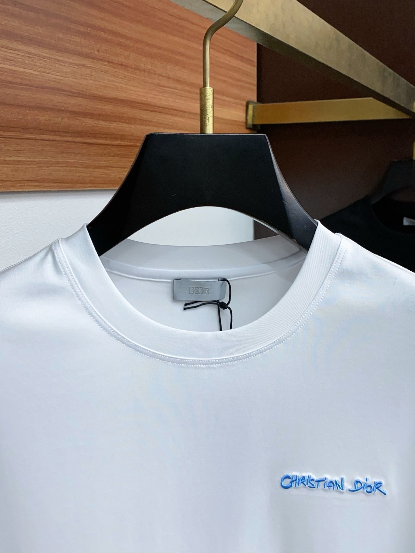  迪奥 2025春夏新款首发专柜最新款圆领短袖 高端订制 设计前卫时尚！品牌logo重工艺设计 高端定制