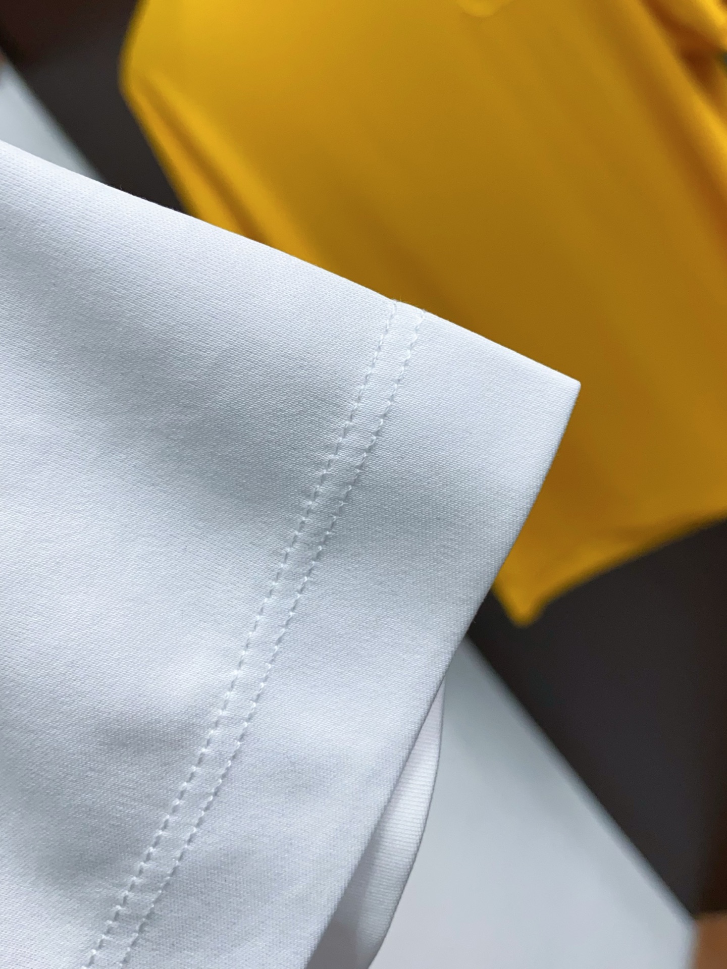  迪奥 2025春夏新款首发专柜最新款圆领短袖 高端订制 设计前卫时尚！品牌logo重工艺设计 高端定制