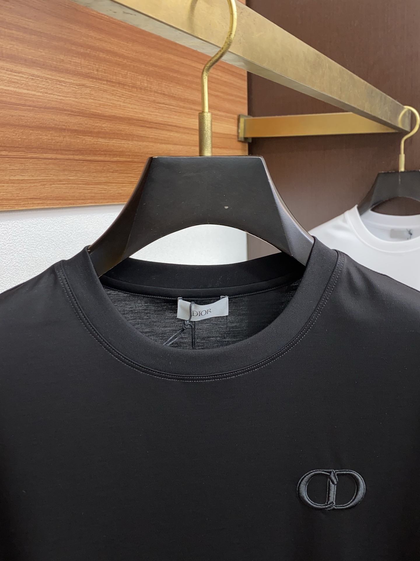  迪奥 2025春夏新款首发专柜最新款圆领短袖 高端订制 设计前卫时尚！品牌logo重工艺设计 高端定制