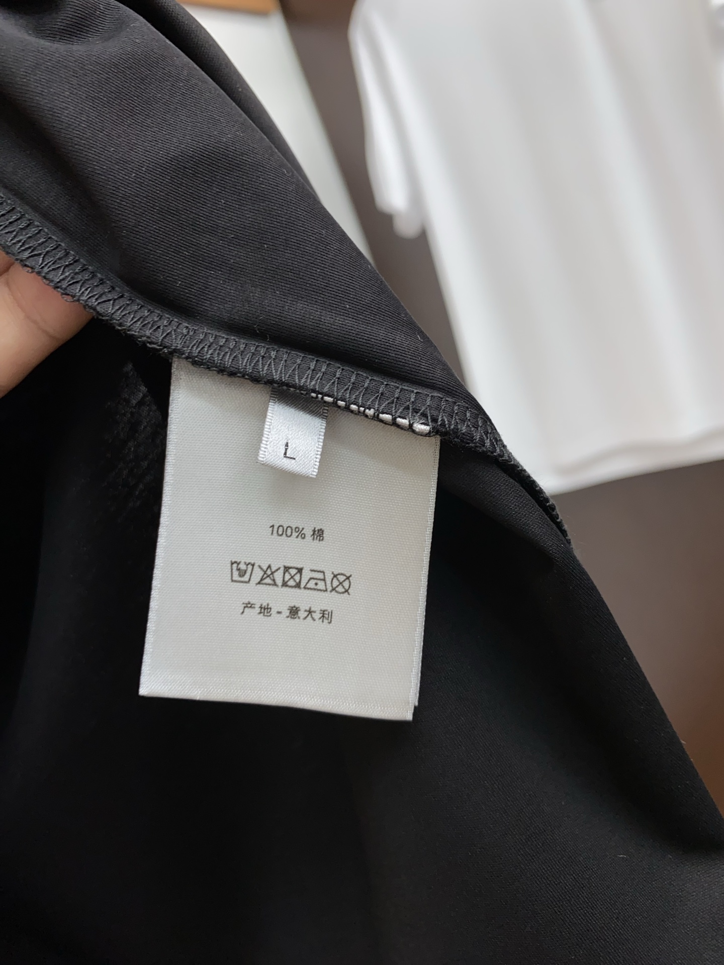  迪奥 2025春夏新款首发专柜最新款圆领短袖 高端订制 设计前卫时尚！品牌logo重工艺设计 高端定制