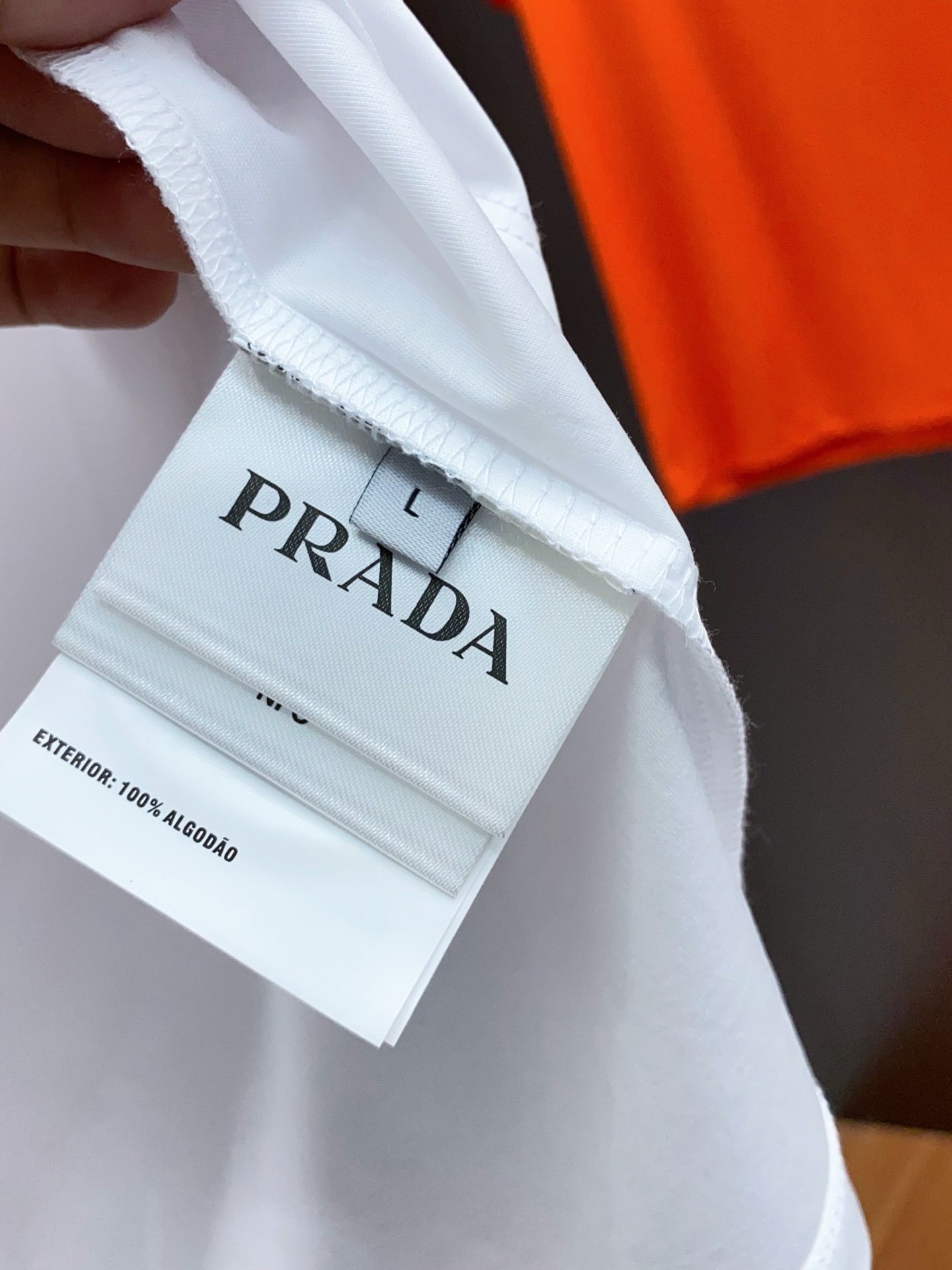  普拉达 2025春夏新款首发专柜最新款圆领短袖 高端订制 设计前卫时尚！品牌logo重工艺设计 高端定