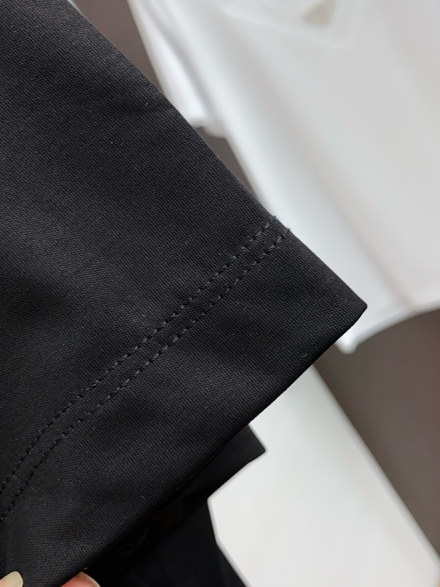 普拉达 2026春夏新款首发专柜最新款圆领短袖 高端订制 设计前卫时尚！品牌logo重工艺设计 高端定制