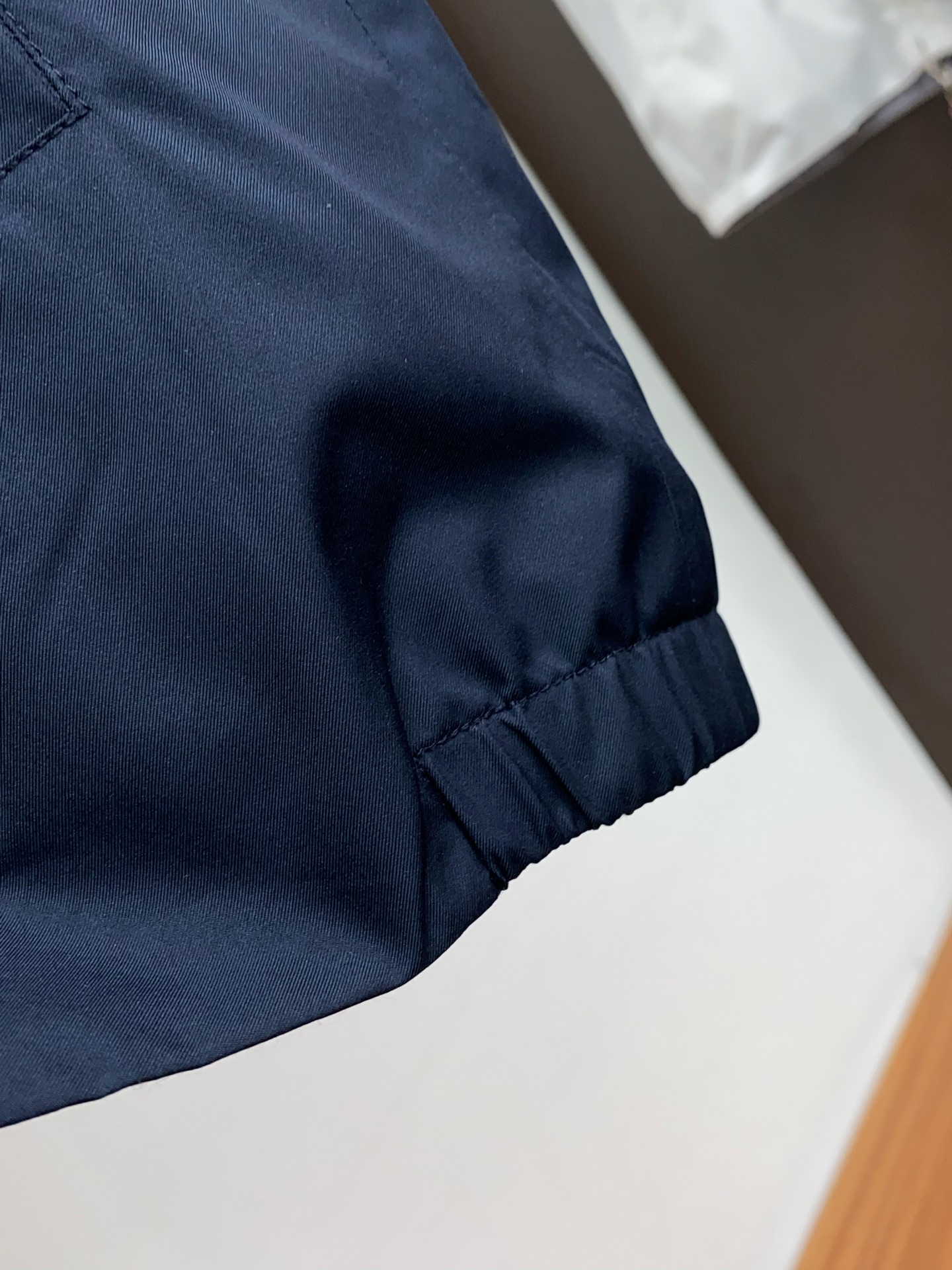 High-End Double-Faced Men’s Locomotive Vests and Jackets with Impeccable Details - 图片 9
