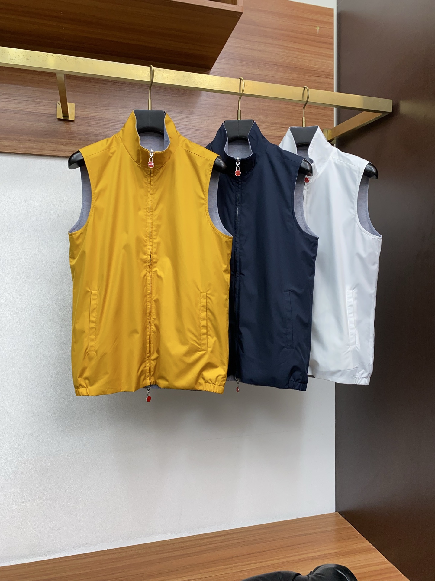 High-End Double-Faced Men’s Locomotive Vests and Jackets with Impeccable Details