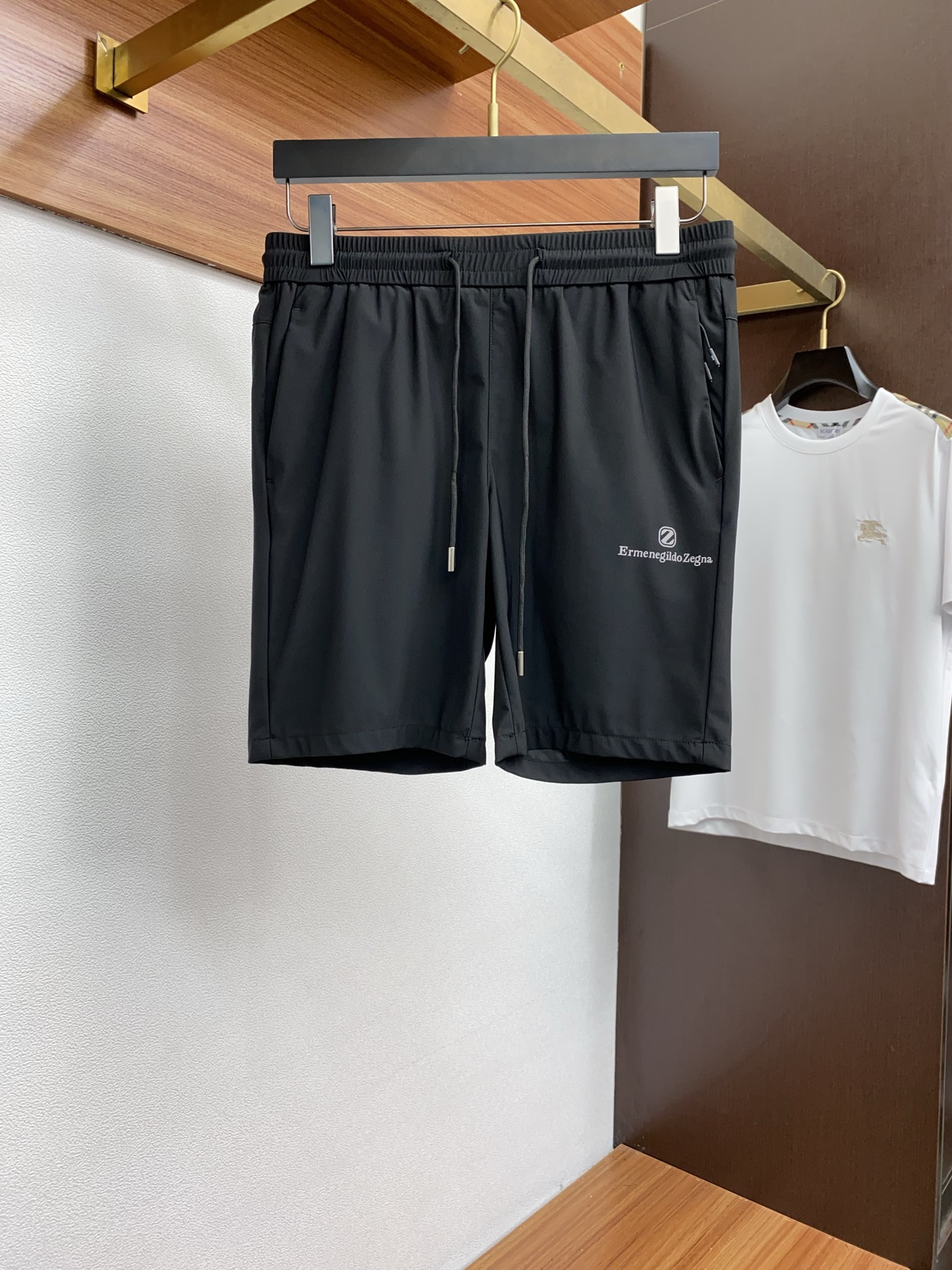“Jenia 2025 Summer Leisure Shorts: High-end Comfort and Style in Ice Cream Fabric” - 图片 1