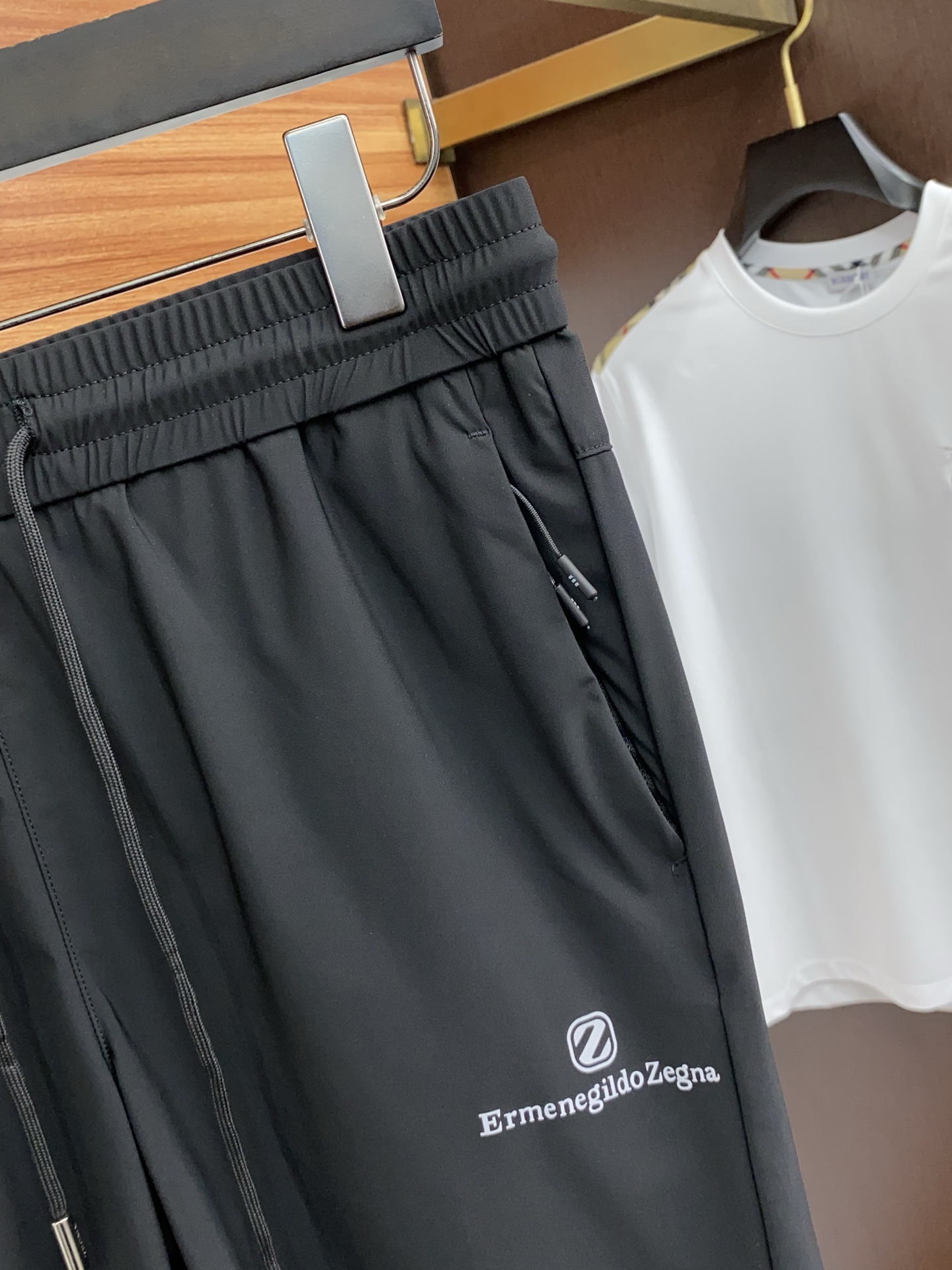 “Jenia 2025 Summer Leisure Shorts: High-end Comfort and Style in Ice Cream Fabric” - 图片 3