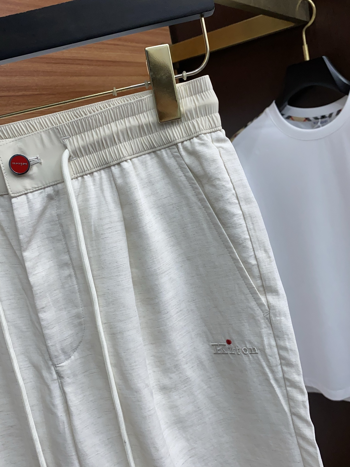 Kiton 2025 Linen Shorts: Cool, Comfortable, and Stylish for Summer Fashion - 图片 3