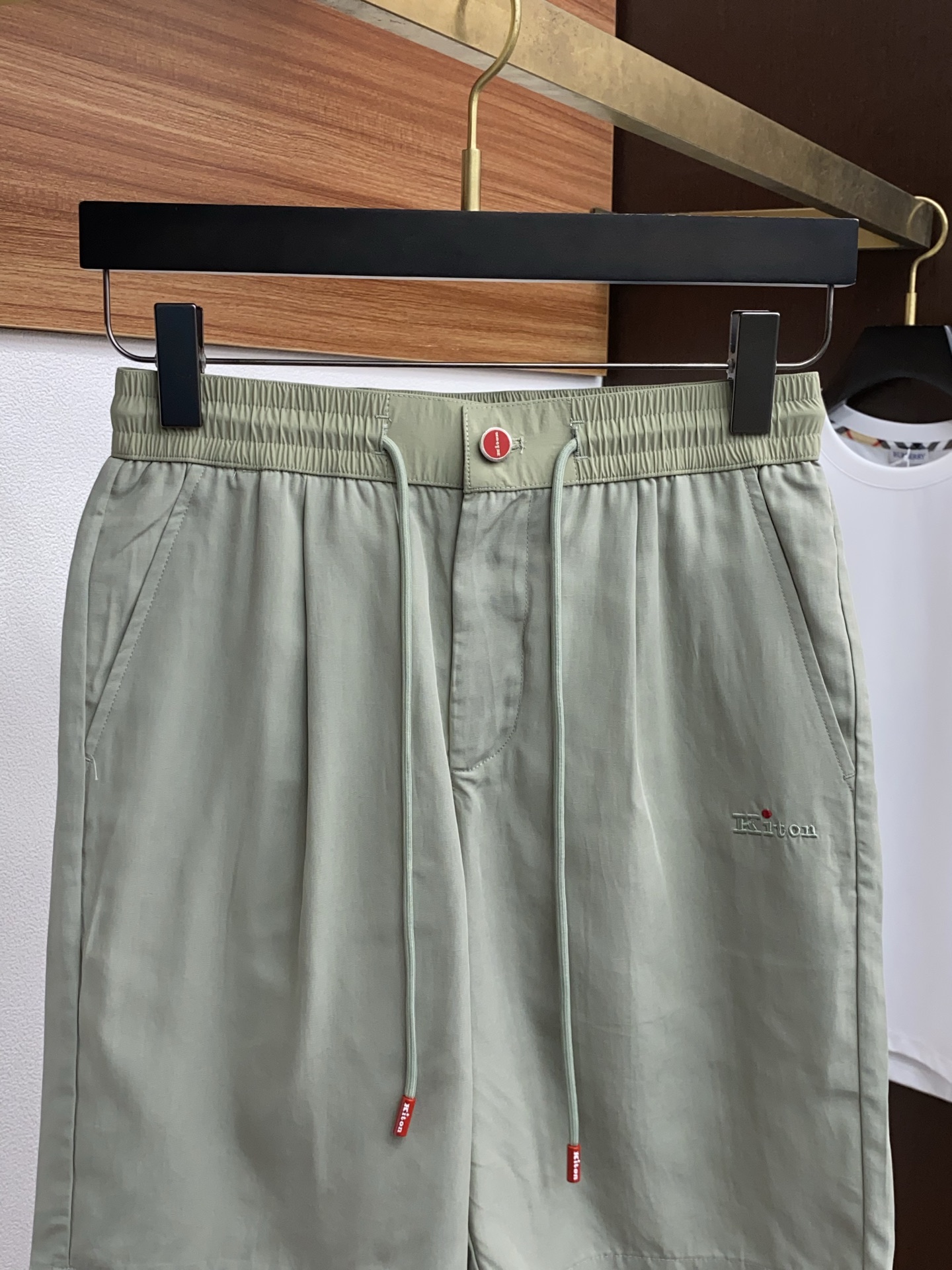 Kiton 2025 Linen Shorts: Comfortable, Stylish, and UV-Protective Summer Essential - 图片 3