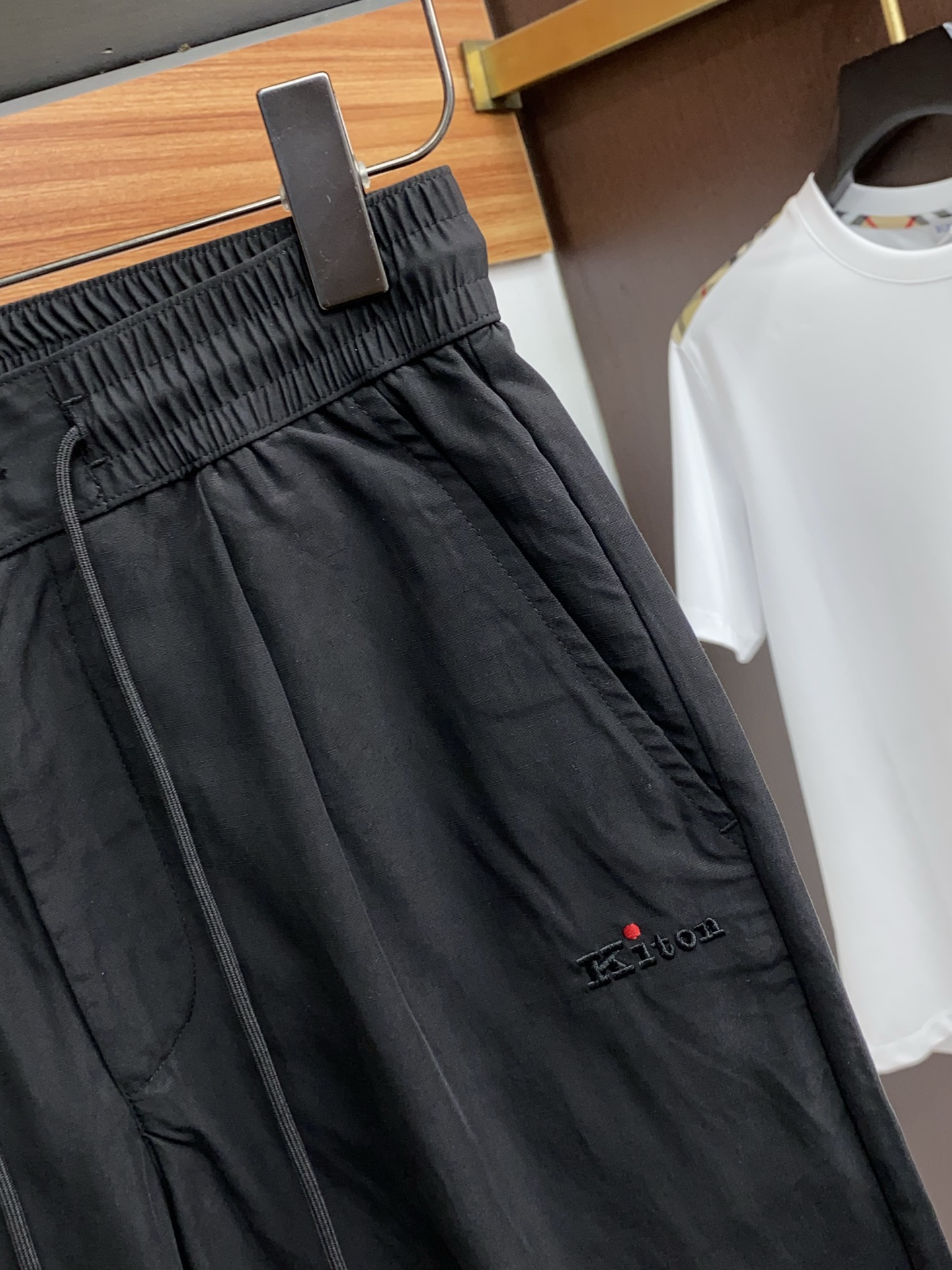 Kiton 2025 Linen Shorts: Cool, Comfortable, and Stylish for Summer Wear - 图片 3