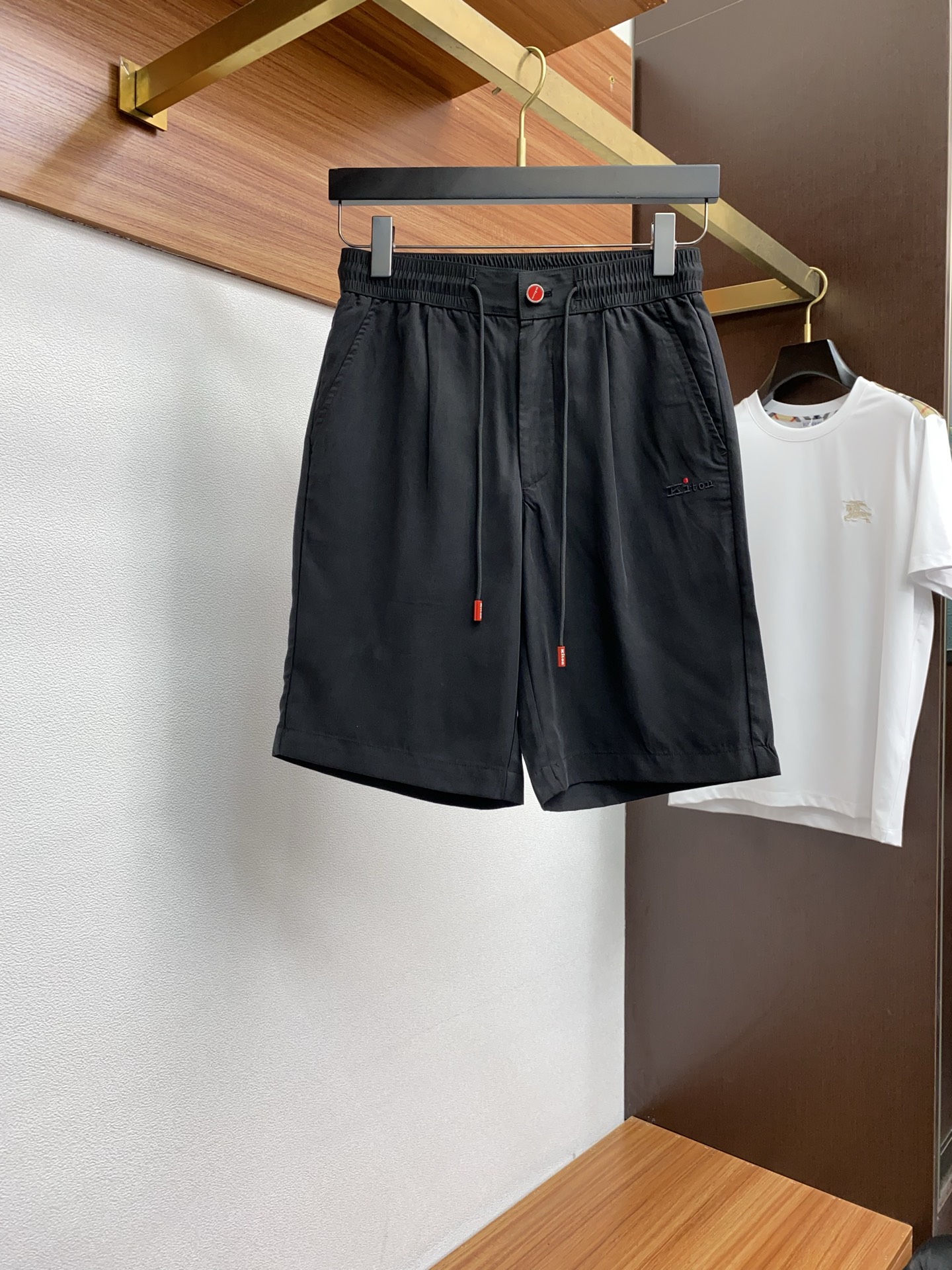 Kiton 2025 Linen Shorts: Cool, Comfortable, and Stylish for Summer Wear
