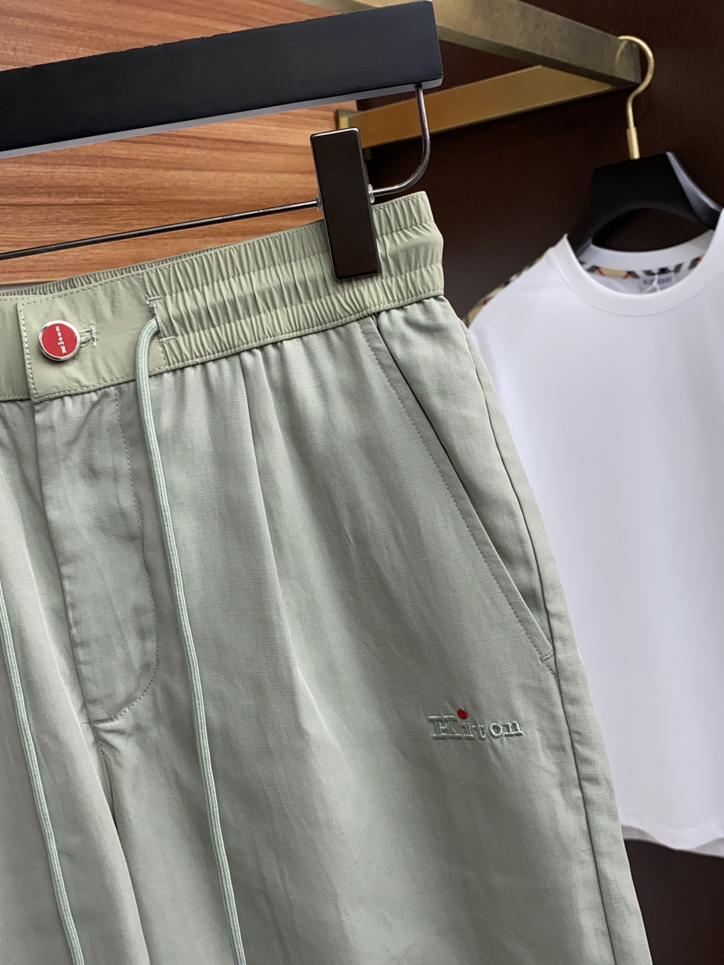Kiton 2025 Linen Shorts: Comfortable, Stylish, and UV-Protective Summer Essential - 图片 4