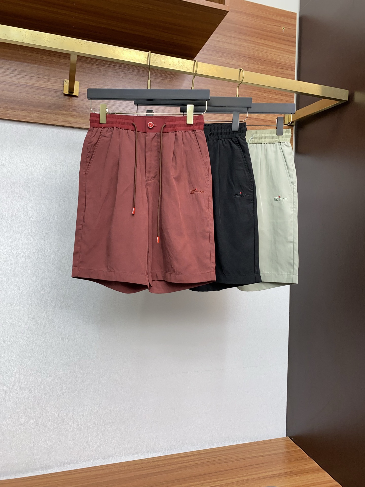 Kiton 2025 Linen Shorts: Comfortable, Stylish, and UV-Protective Summer Essential - 图片 1