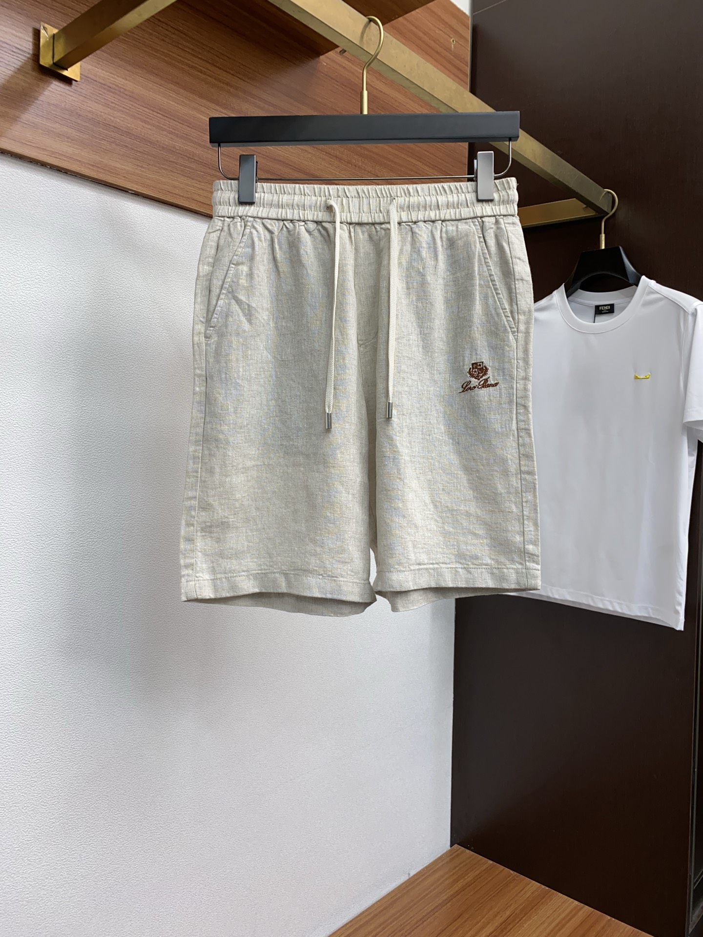 NO:426356,BC 2025 spring and summer new style, the latest outdoor casual shorts. The original pants are casual and versatile, casual and lazy, high-end custom imported custom knitted pure cotton fabric with three-dimensional and stylish customization, and the customization process is full of comfort. High-end and atmospheric, does the summer taste have? First choice.30-38,,shorts,alexander wang19860909BC 2025春夏季新款,户外最新休闲短裤.原版裤型上身休闲百搭、随性慵懒范,高级定制进口定织针织纯棉面料立体有型 订制工艺 舒适感爆棚.高端大气,夏天的味道有没有,首选 .30-38,,shorts,alexander wang,Men's clothing