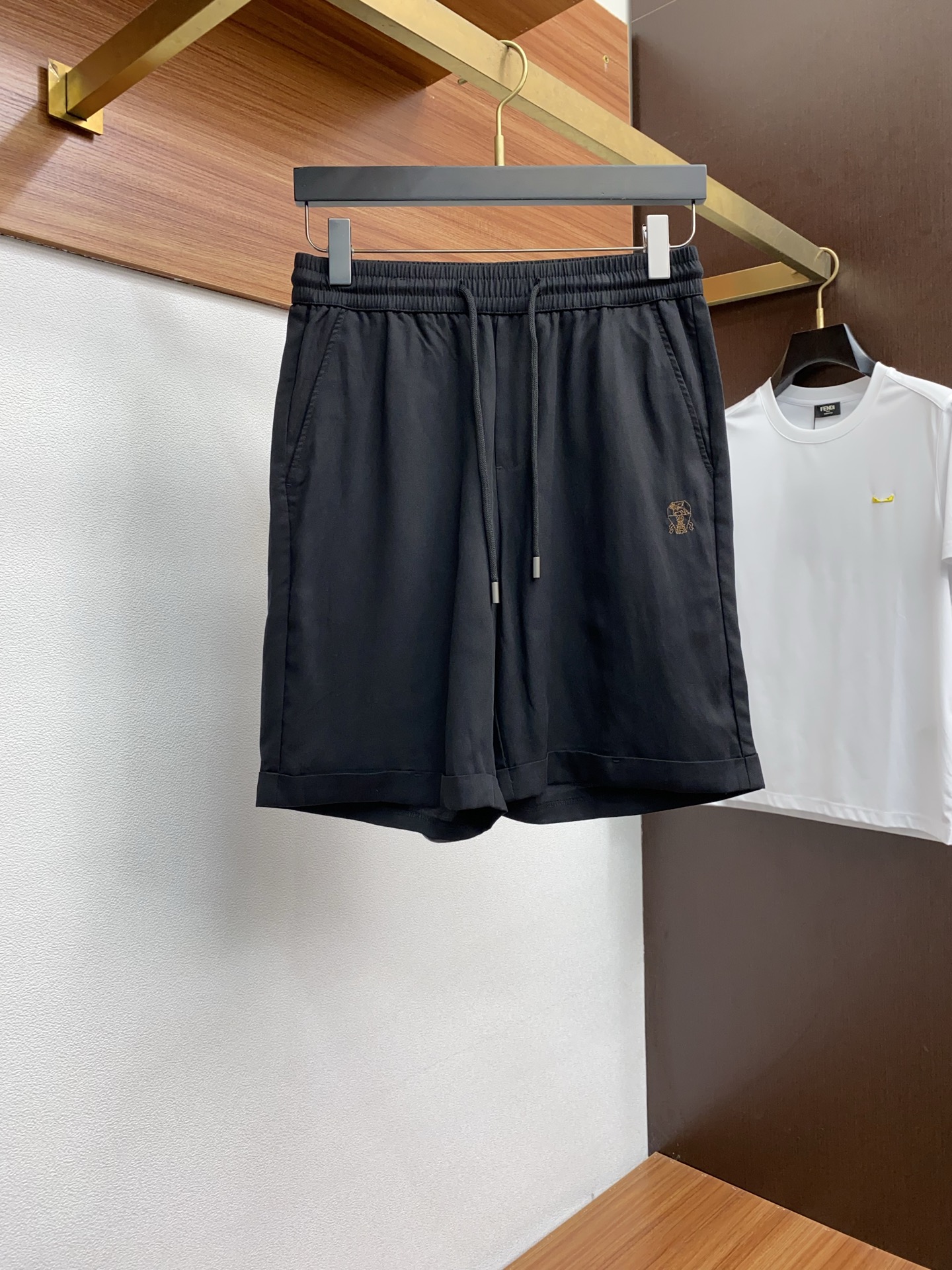 NO:426366,BC 2025 spring and summer new style, the latest outdoor casual shorts. The original pants are casual and versatile, casual and lazy, high-end custom imported custom knitted pure cotton fabric with three-dimensional and stylish customization, and the customization process is full of comfort. High-end and atmospheric, does the summer taste have? First choice.30-38.,, shorts, alexander wang19860909BC 2025春夏季新款,户外最新休闲短裤.原版裤型上身休闲百搭、随性慵懒范,高级定制进口定织针织纯棉面料立体有型 订制工艺 舒适感爆棚.高端大气,夏天的味道有没有,首选 .30-38.,,shorts,alexander wang,Men's clothing