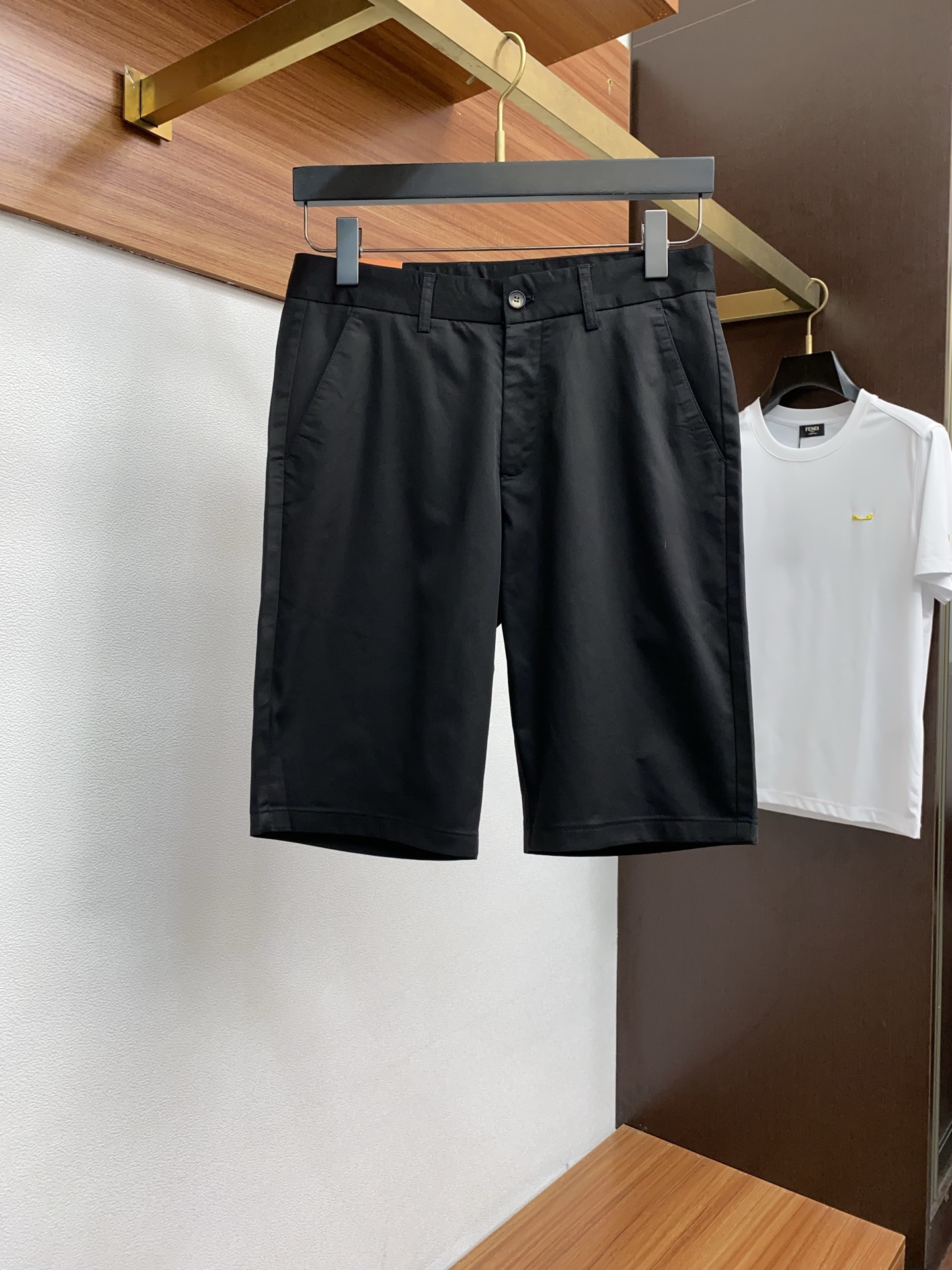 NO:426371,LP new spring and summer style, the latest outdoor casual suit shorts. The original pants are casual and versatile, casual and lazy, high-end custom imported knitted pure cotton fabric with three-dimensional and stylish customization, and the customization process is full of comfort. High-end and atmospheric, does the summer taste have? First choice. 30-38.,,loro piana, shorts, business suit, alexander wang19860909LP 春夏季新款,户外最新休闲西装短裤.原版裤型上身休闲百搭、随性慵懒范,高级定制进口定织针织纯棉面料立体有型 订制工艺 舒适感爆棚.高端大气,夏天的味道有没有,首选 .30-38.,,loro piana,shorts,business suit,alexander wang,Men's clothing