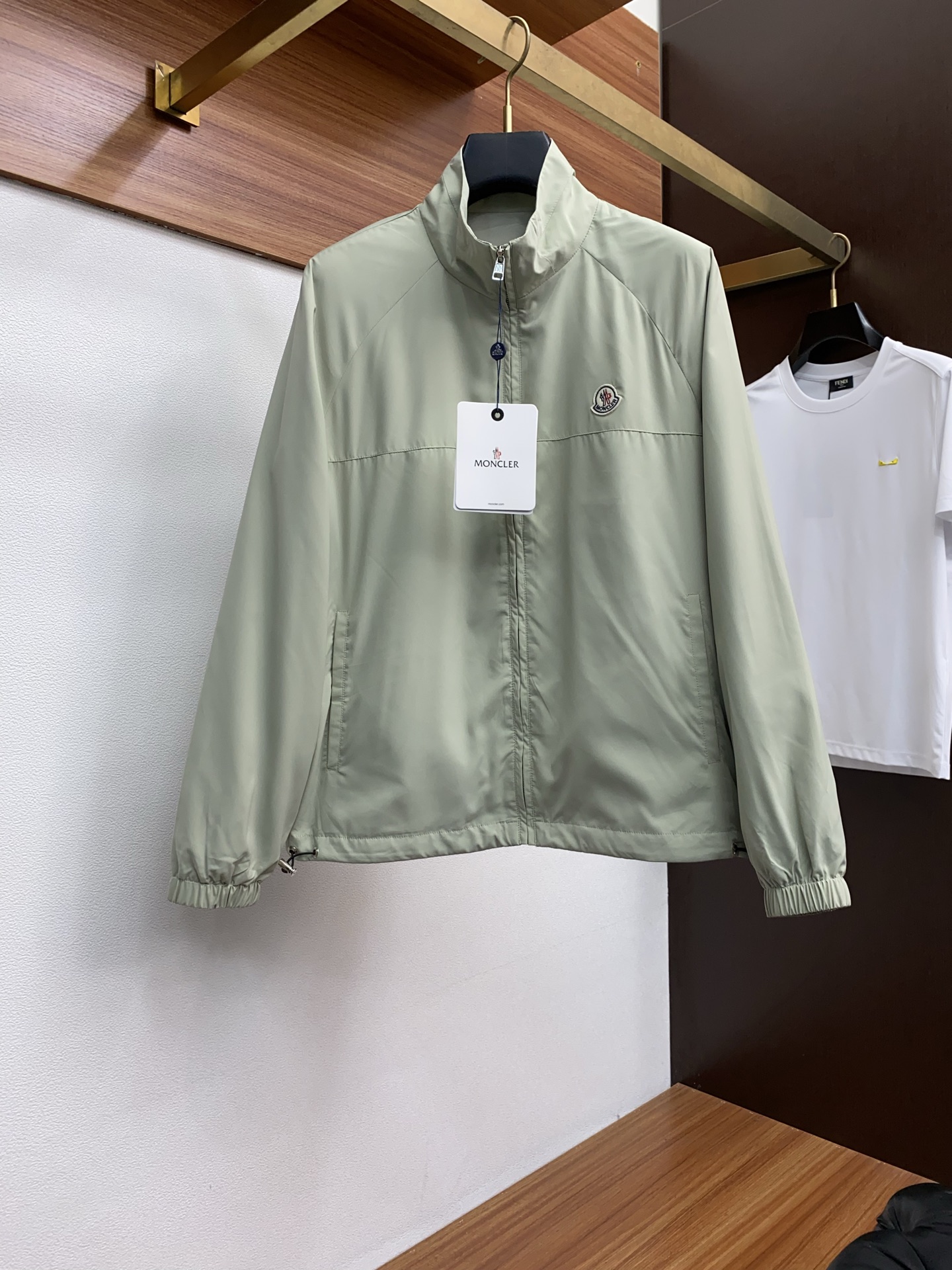 NO:442694,The latest fashion designer jacket for the early spring 2025 model. The structural tailoring design changes are used to show the diverse image changes of men, slim and neat, tailoring, and satisfy the popular multi-layered outfits nowadays, and the versatile style of life!  Code number M-4xL, Moncler, jackets & coats, jackets & coats, alexander wang19860909蒙口 早春款2025最新款时尚设计师款夹克外套 结构性剪裁的设计改变来展现男士多样的形象变化,修身利落、剪裁合体,满足时下正流行的多层次穿搭,生活百搭款式！ 码数M-4xL,,Moncler,jackets & coats,jackets & coats,alexander wang,Men's clothing