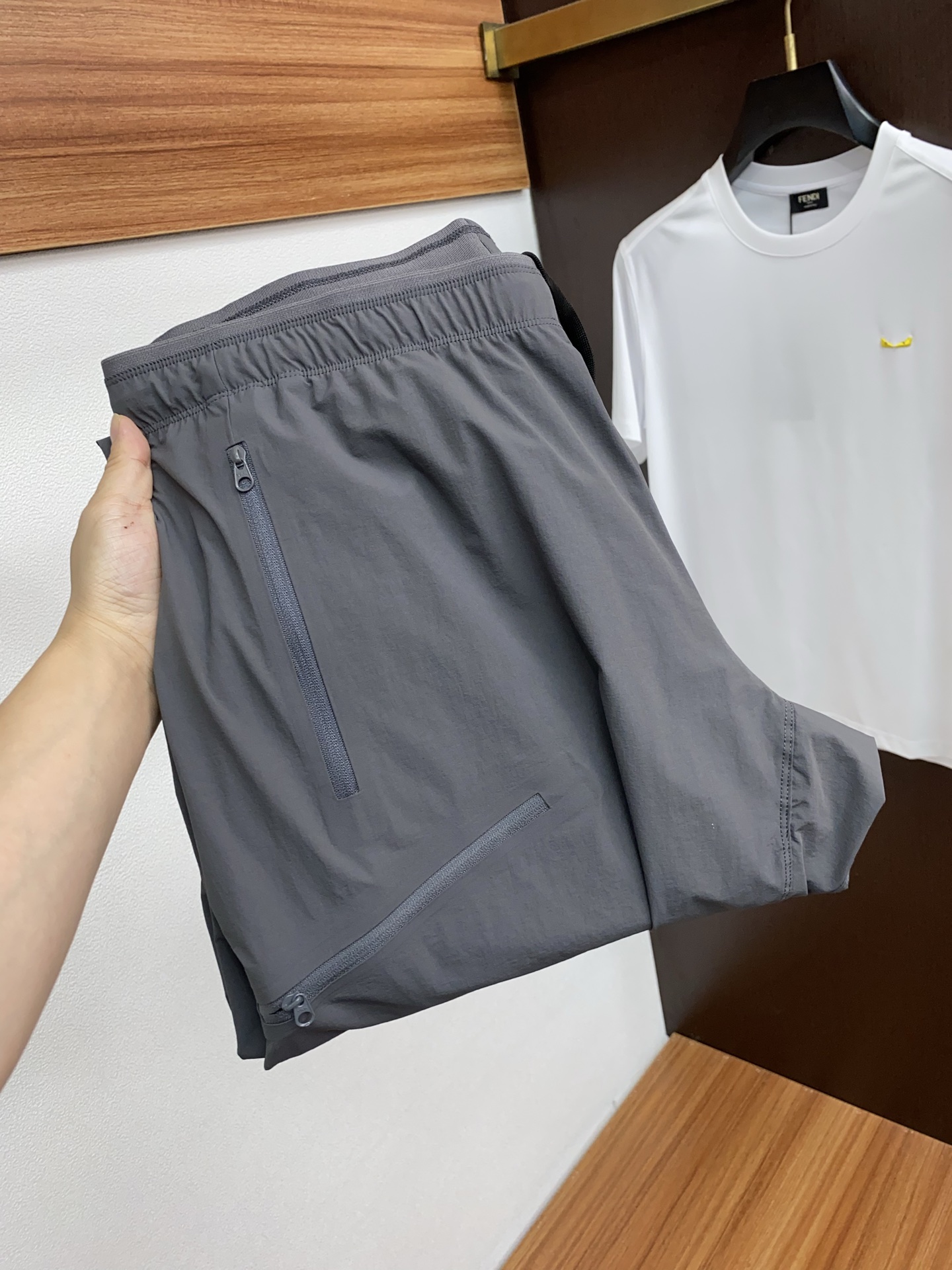 NO:444868,Archaeoptera Bird is a new spring and summer 2025 new style, the latest casual pants. The original pants are casual and versatile, casual and lazy, high-end custom imported quick-drying elastic fabric, customized craftsmanship, and full of comfort. High-end and atmospheric, does the summer taste have? First choice.30 32 34 36 38,arc'teryx,alexander wang19860909始祖鸟 2025春夏季新款,最新休闲裤.原版裤型上身休闲百搭、随性慵懒范,高级定制进口速干弹力面料,订制工艺 舒适感爆棚.高端大气,夏天的味道有没有,首选 .30 32 34 36 38,arc'teryx,alexander wang,Men's clothing