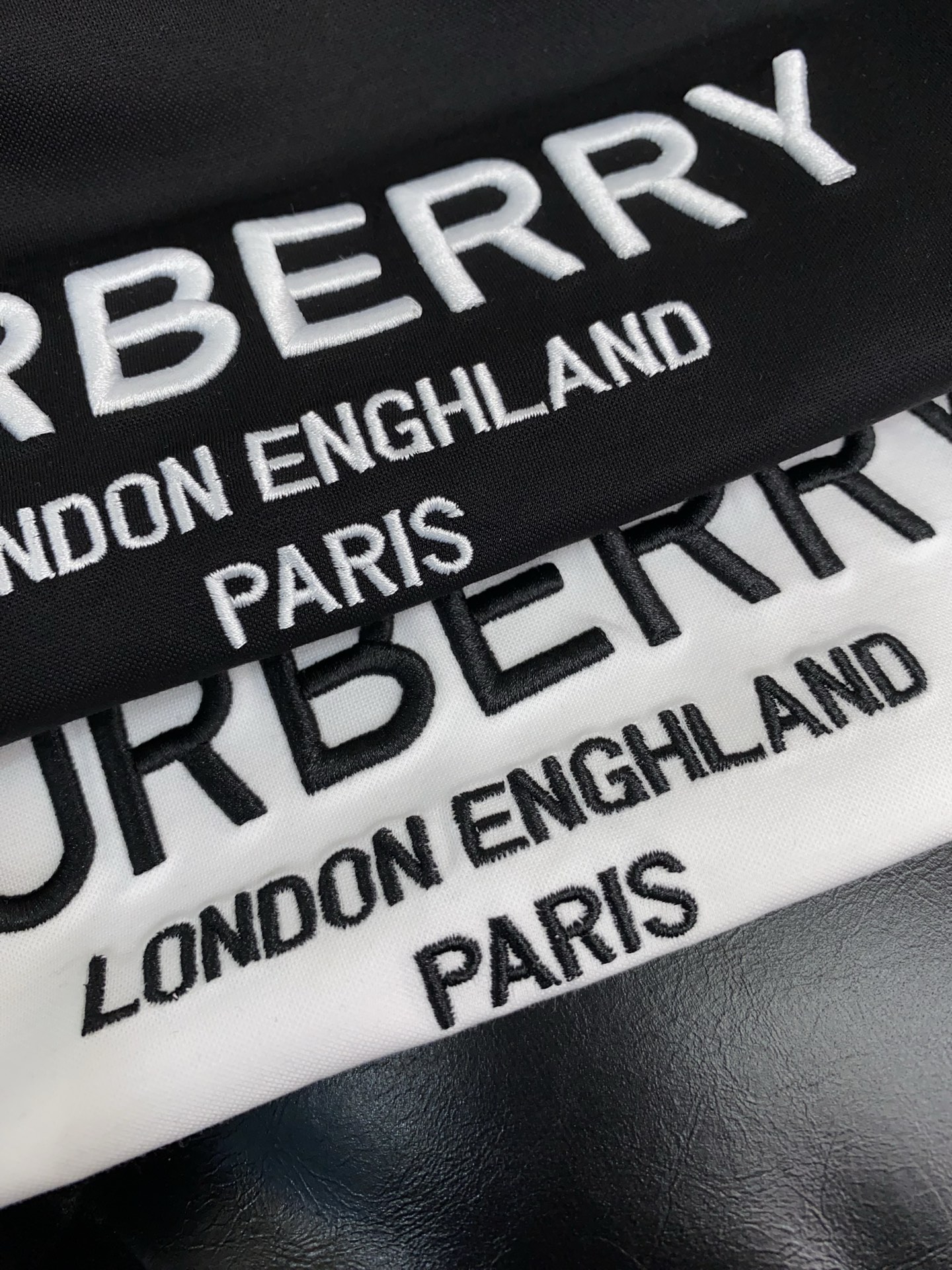  巴宝莉 2025春夏新款首发专柜最新款圆领短袖 高端订制 设计前卫时尚！品牌logo重工艺设计 高端定