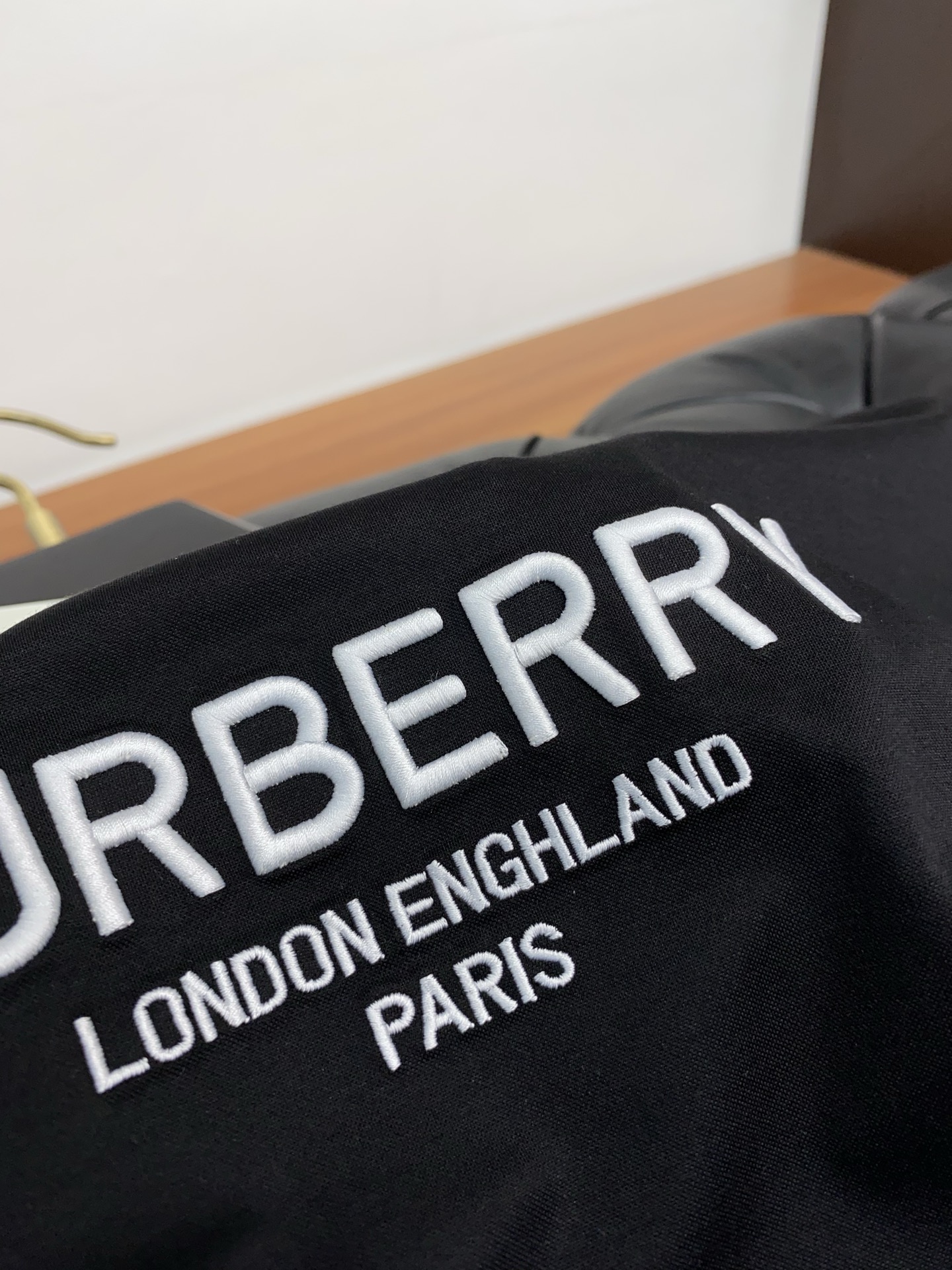  巴宝莉 2025春夏新款首发专柜最新款圆领短袖 高端订制 设计前卫时尚！品牌logo重工艺设计 高端定