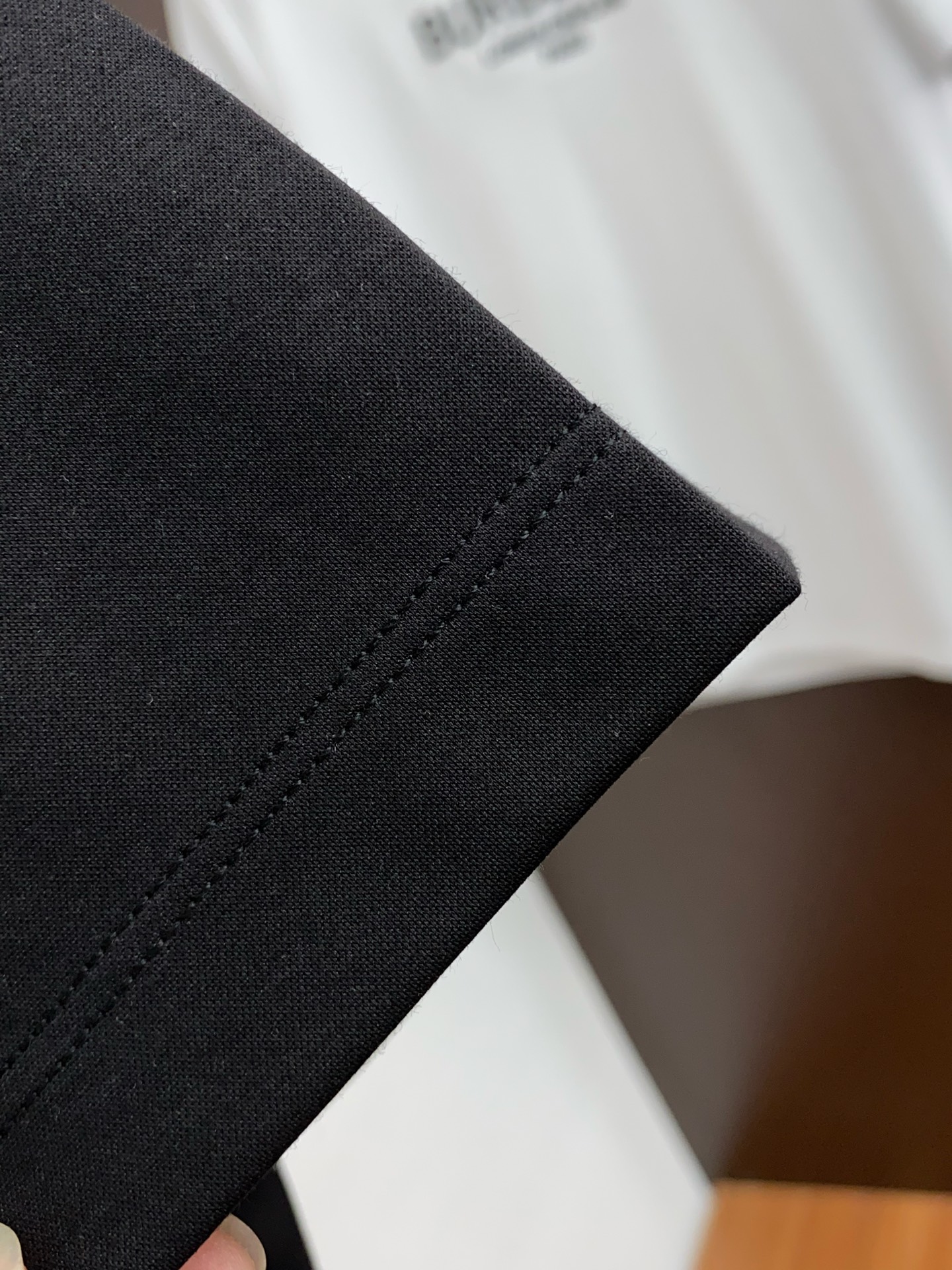  巴宝莉 2025春夏新款首发专柜最新款圆领短袖 高端订制 设计前卫时尚！品牌logo重工艺设计 高端定