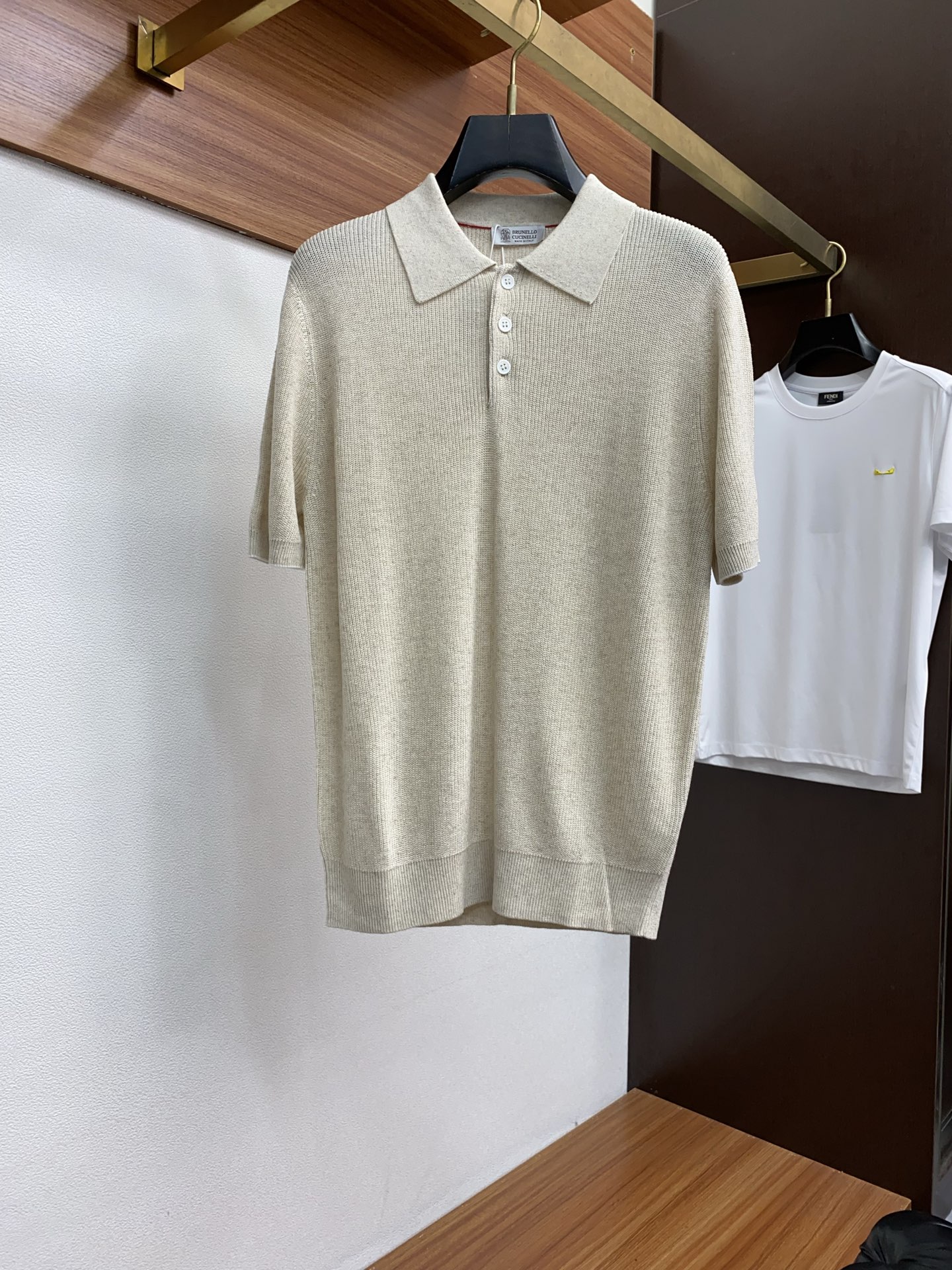 NO:432018,BC 2025 spring and summer new model first launch counter latest lapel Polo short sleeves, high-end customization, avant-garde and fashionable design!  Brand logo heavy craftsmanship design, high-end customized Tencel knitted fabric, soft feel, comfortable to wear, exquisite counter-level car line, fine workmanship, invincible and handsome upper body effect!  A must-have item for handsome men!  Number of codes 48-56, T-shirt,alexander wang19860909BC 2025春夏新款首发专柜最新款翻领Polo短袖 高端订制 设计前卫时尚！品牌logo重工艺设计 高端定制天丝针织面料.手感柔软.穿着舒适.专柜级别精致车线.做工精细.上身效果无敌帅气！型男必备单品！码数48-56,,T-shirt,alexander wang,Men's clothing