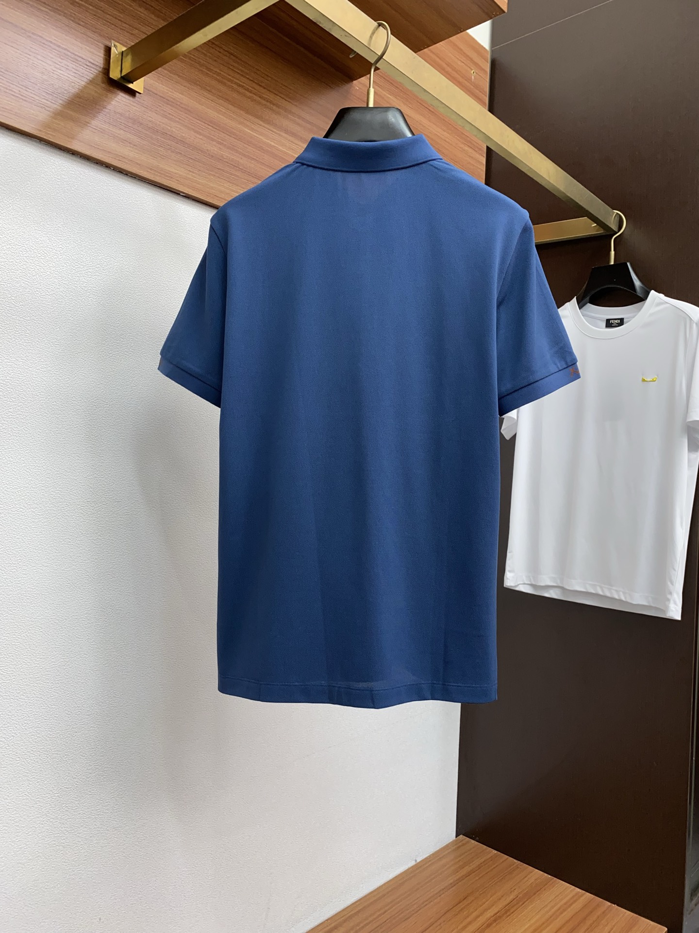  杰尼亚 2025春夏新品细纹珠地商务Polo，极简的衣身造型！
顶级针织棉质混纺质地 整体的触感极为舒