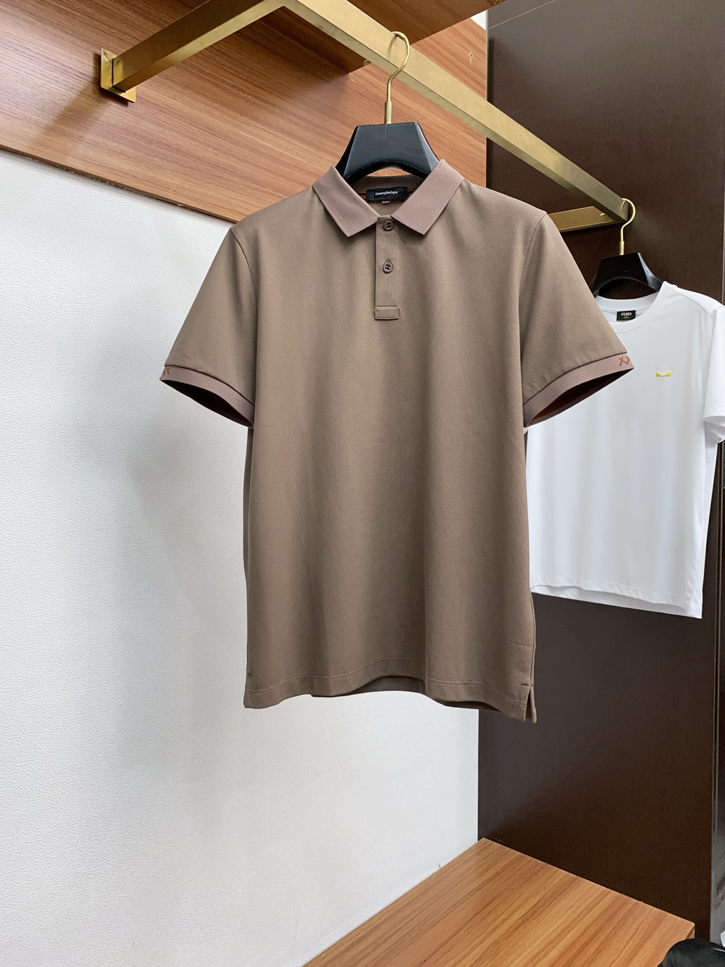 杰尼亚 2025春夏新品细纹珠地商务Polo，极简的衣身造型！
顶级针织棉质混纺质地 整体的触感极为舒