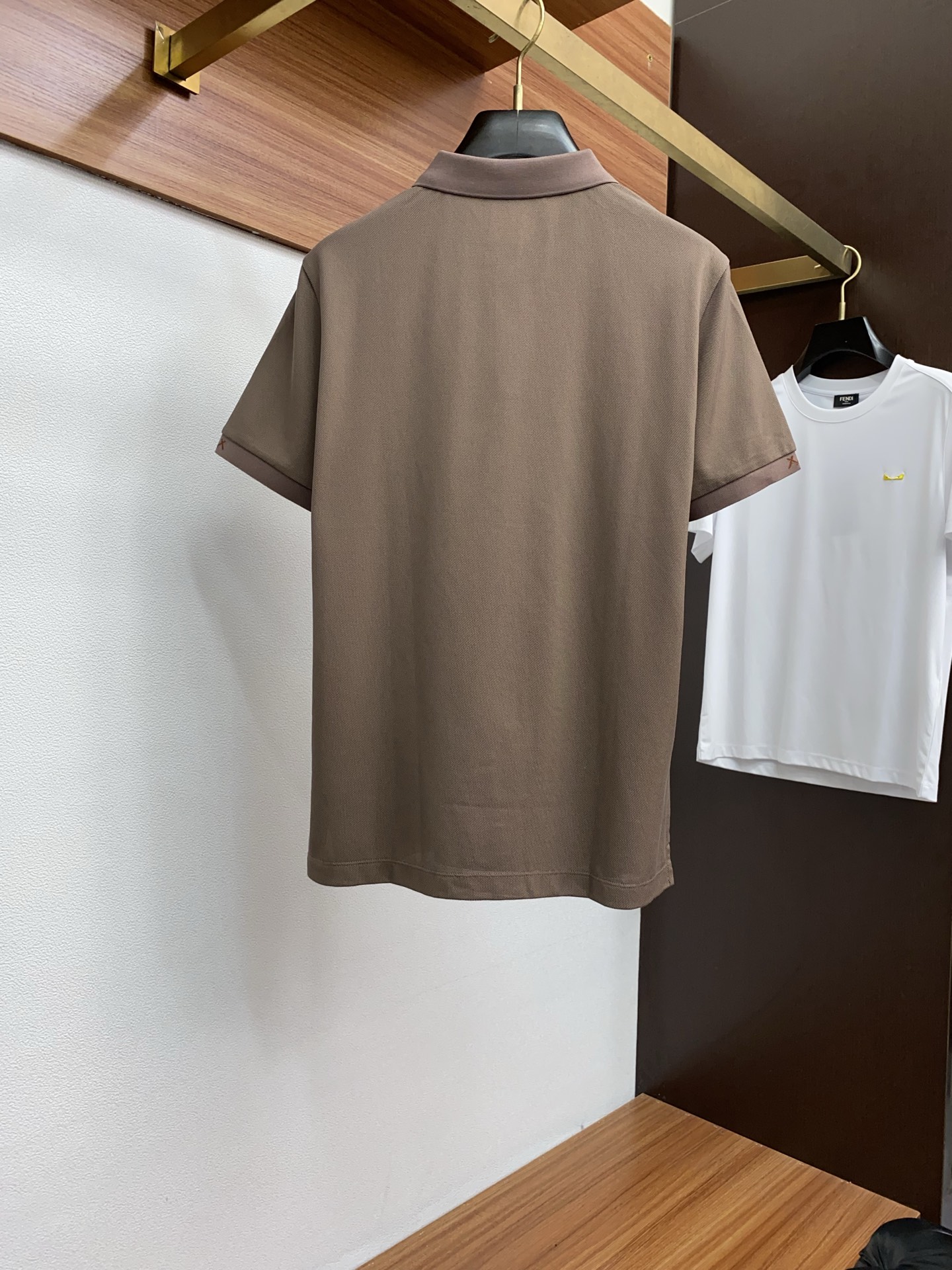  杰尼亚 2025春夏新品细纹珠地商务Polo，极简的衣身造型！
顶级针织棉质混纺质地 整体的触感极为舒